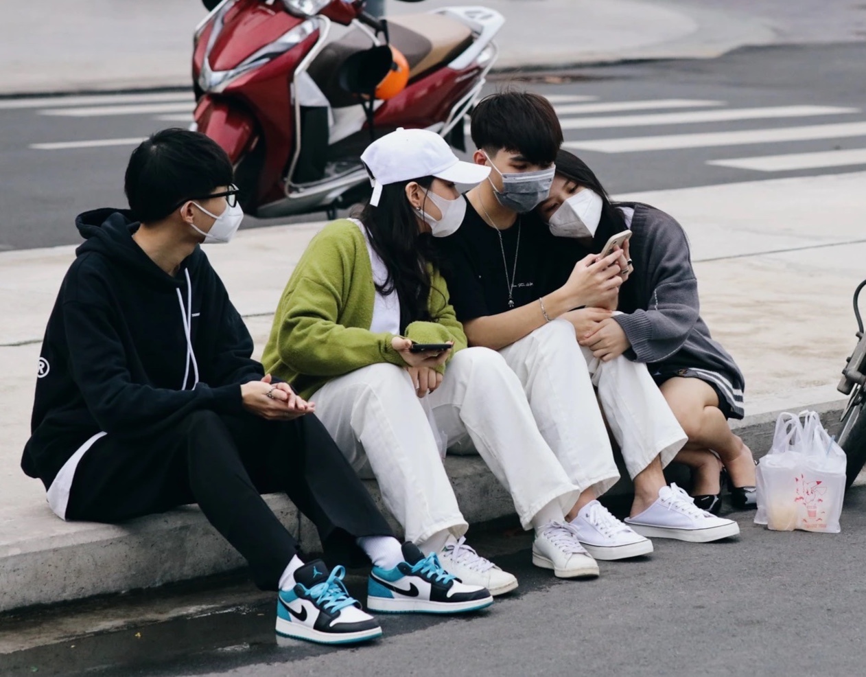 Quan 1 o TP.HCM tang cap do dich, chuyen thanh 'vung vang' hinh anh