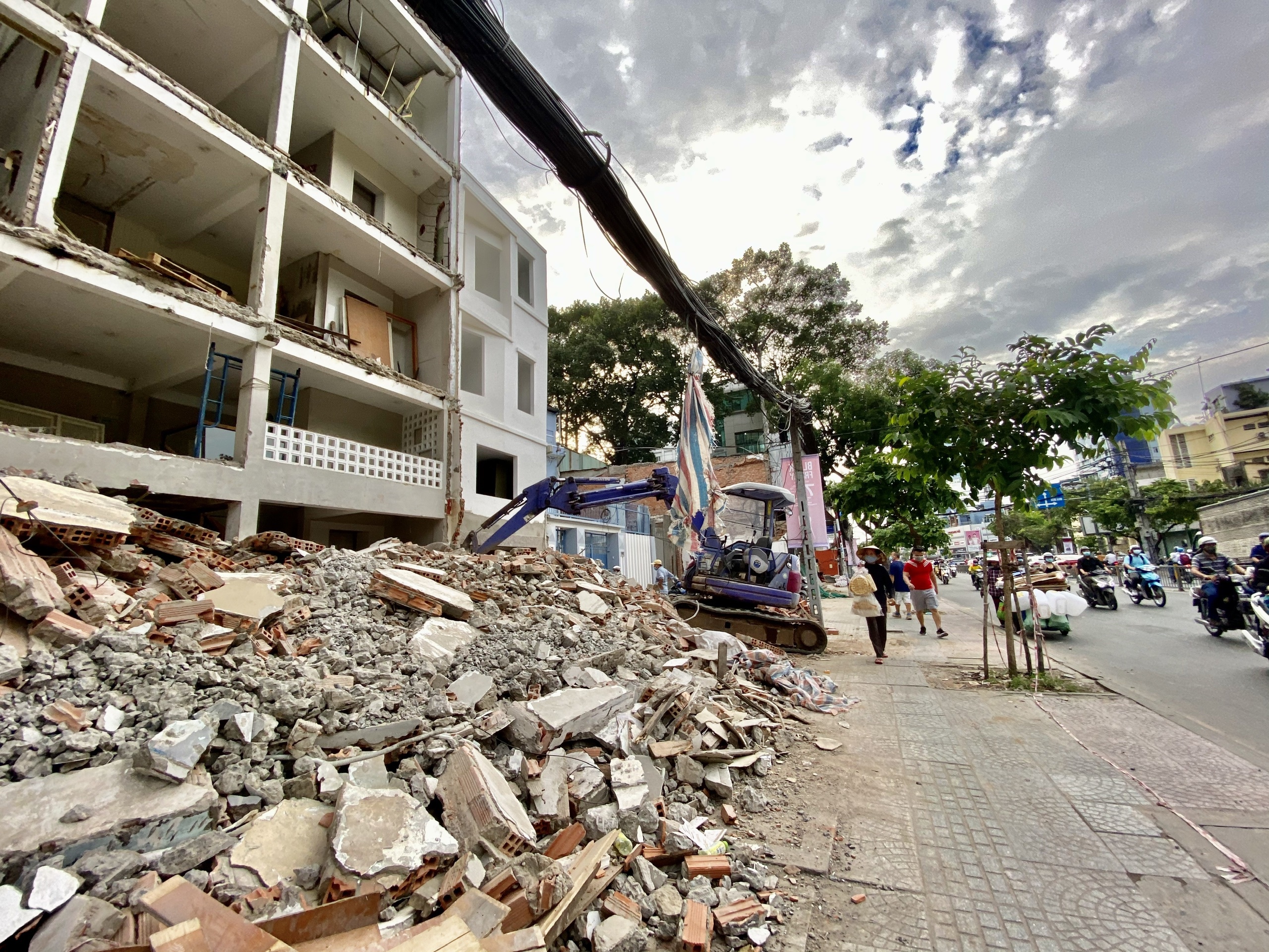 Tiep tuc cham ban giao mat bang metro so 2 hinh anh