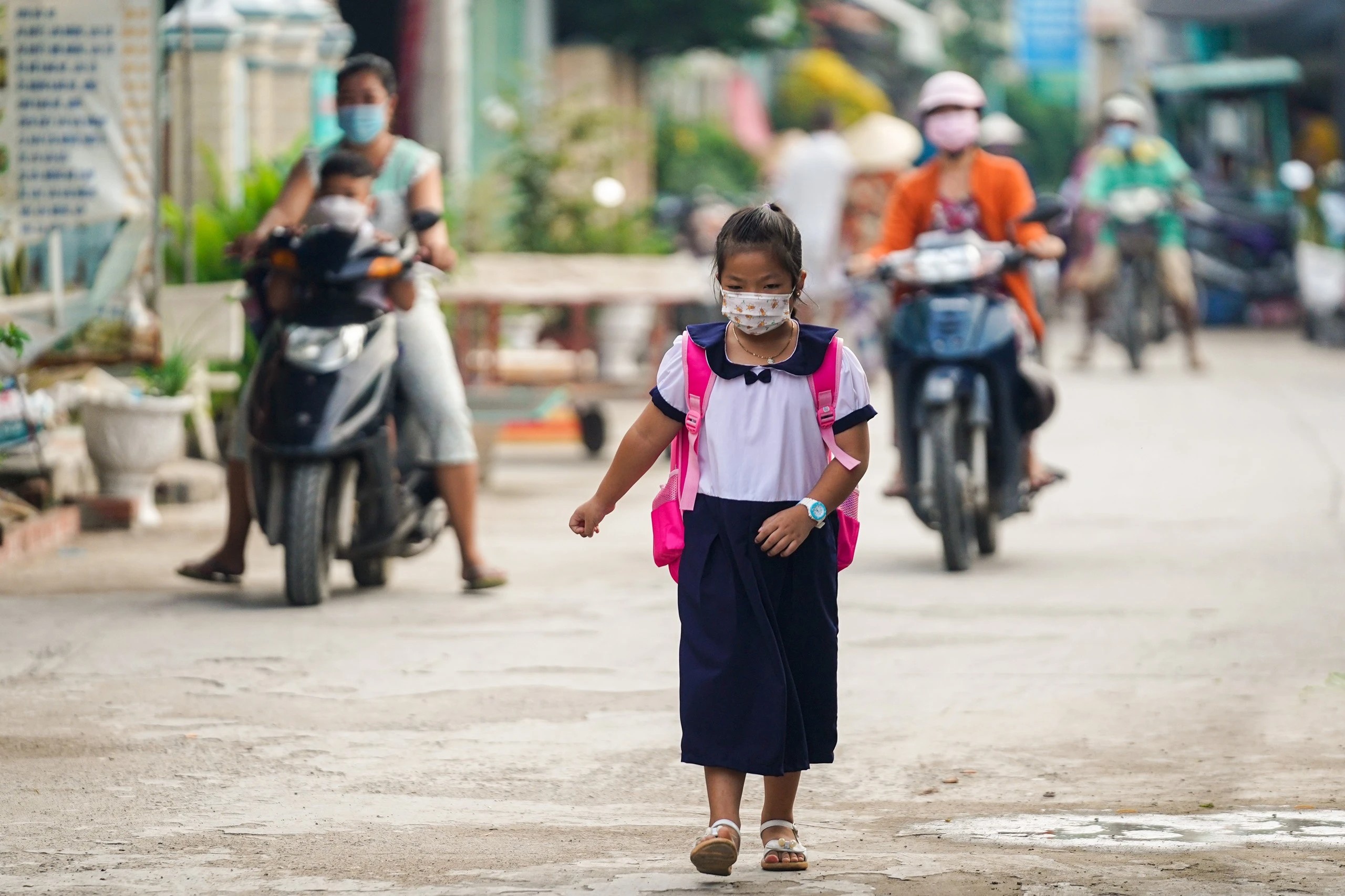 Hoc sinh tieu hoc TP.HCM chua den truong thi hoc the nao? hinh anh