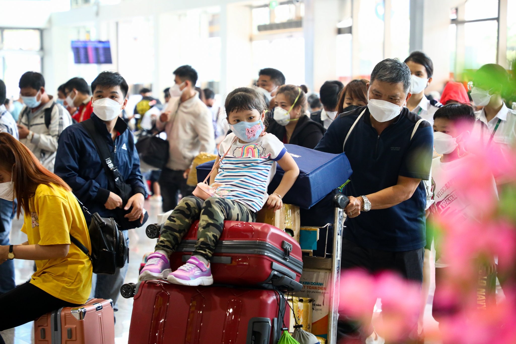 Khách chờ 9 giờ chưa ra được cổng bay ảnh 3 Khach cho 9 gio chua ra duoc cong bay anh 3