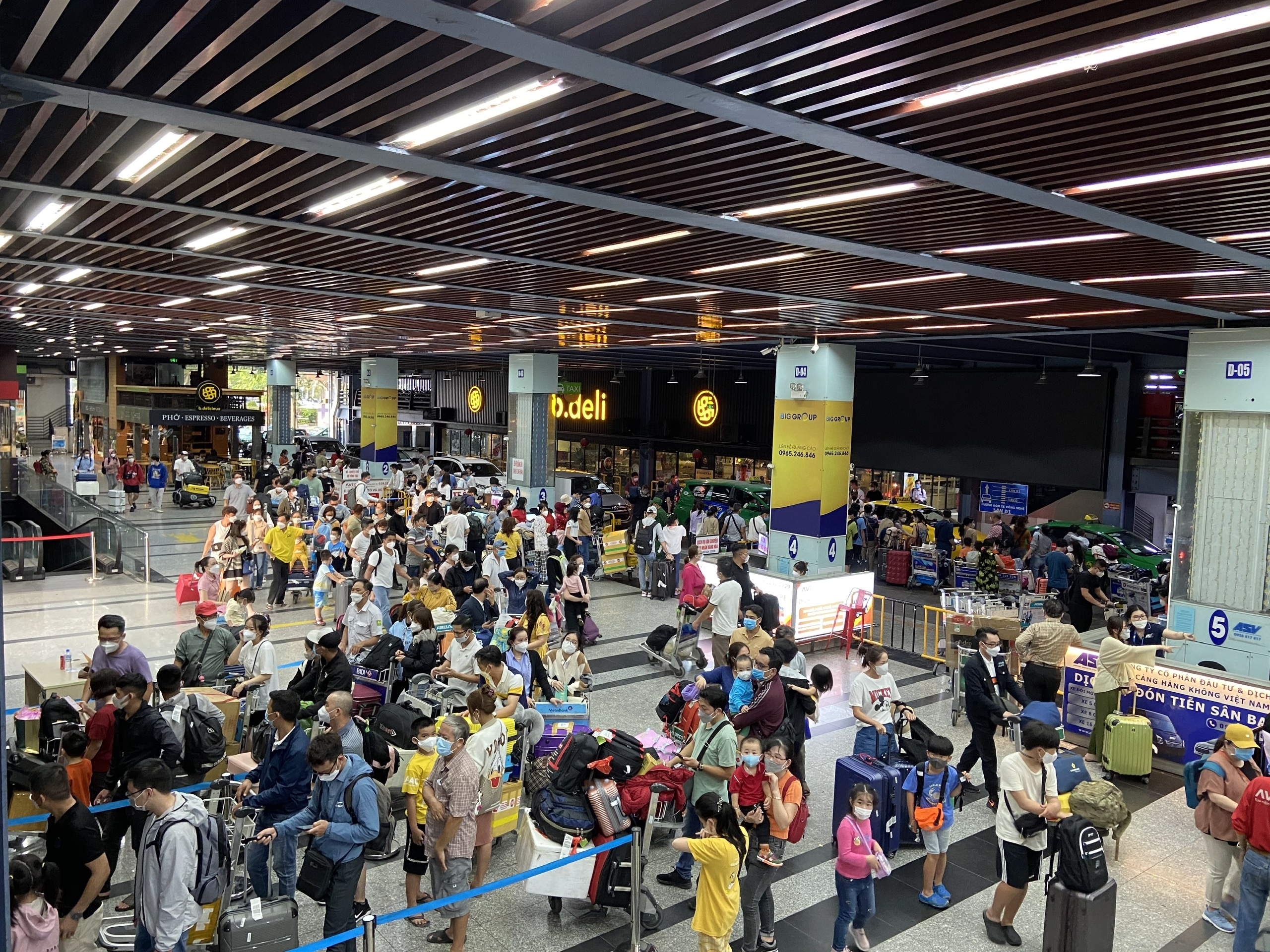 san bay Tan Son Nhat anh 1