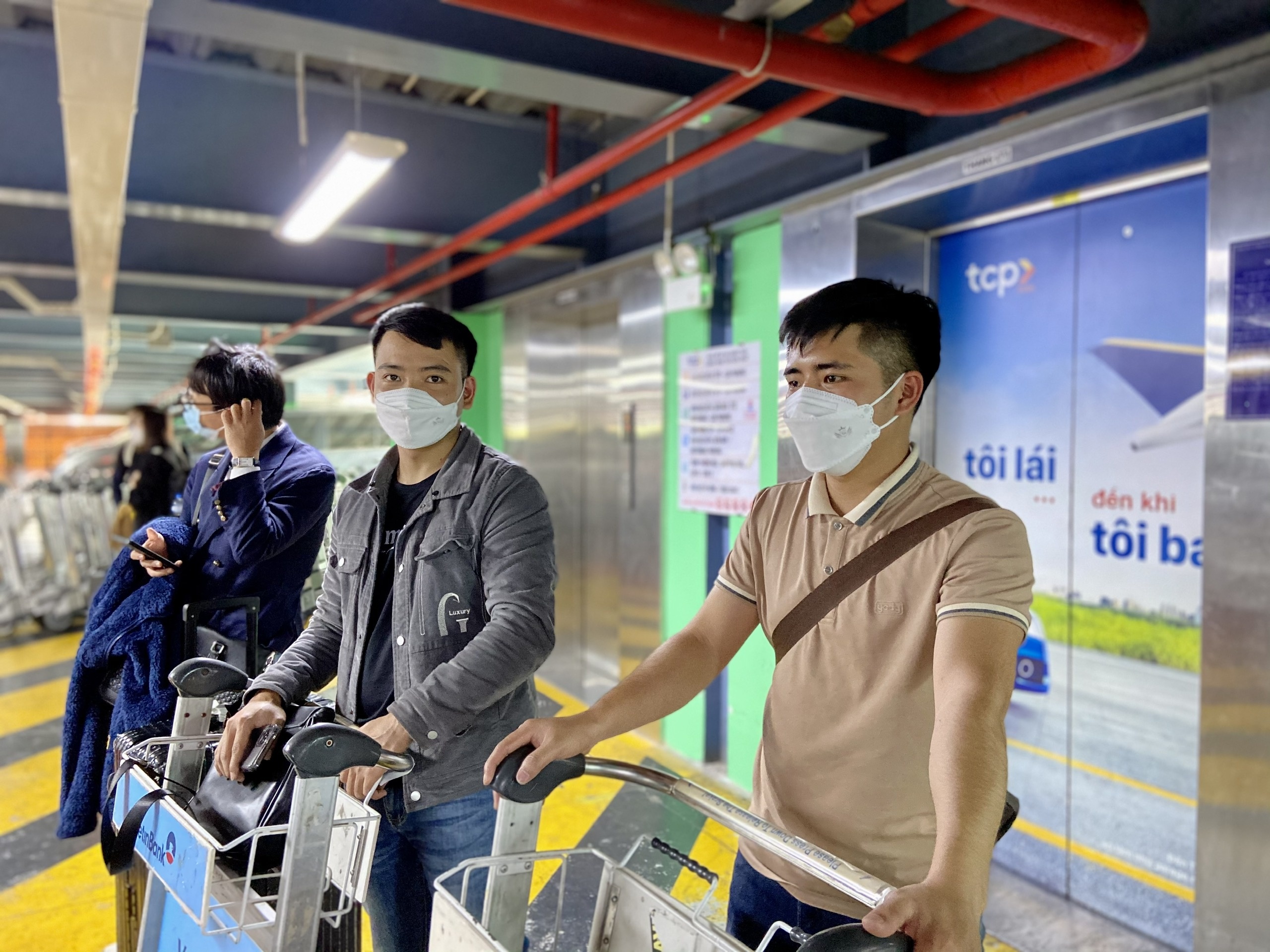 Khach tra tien trieu vi don taxi tra hinh o san bay Tan Son Nhat anh 5