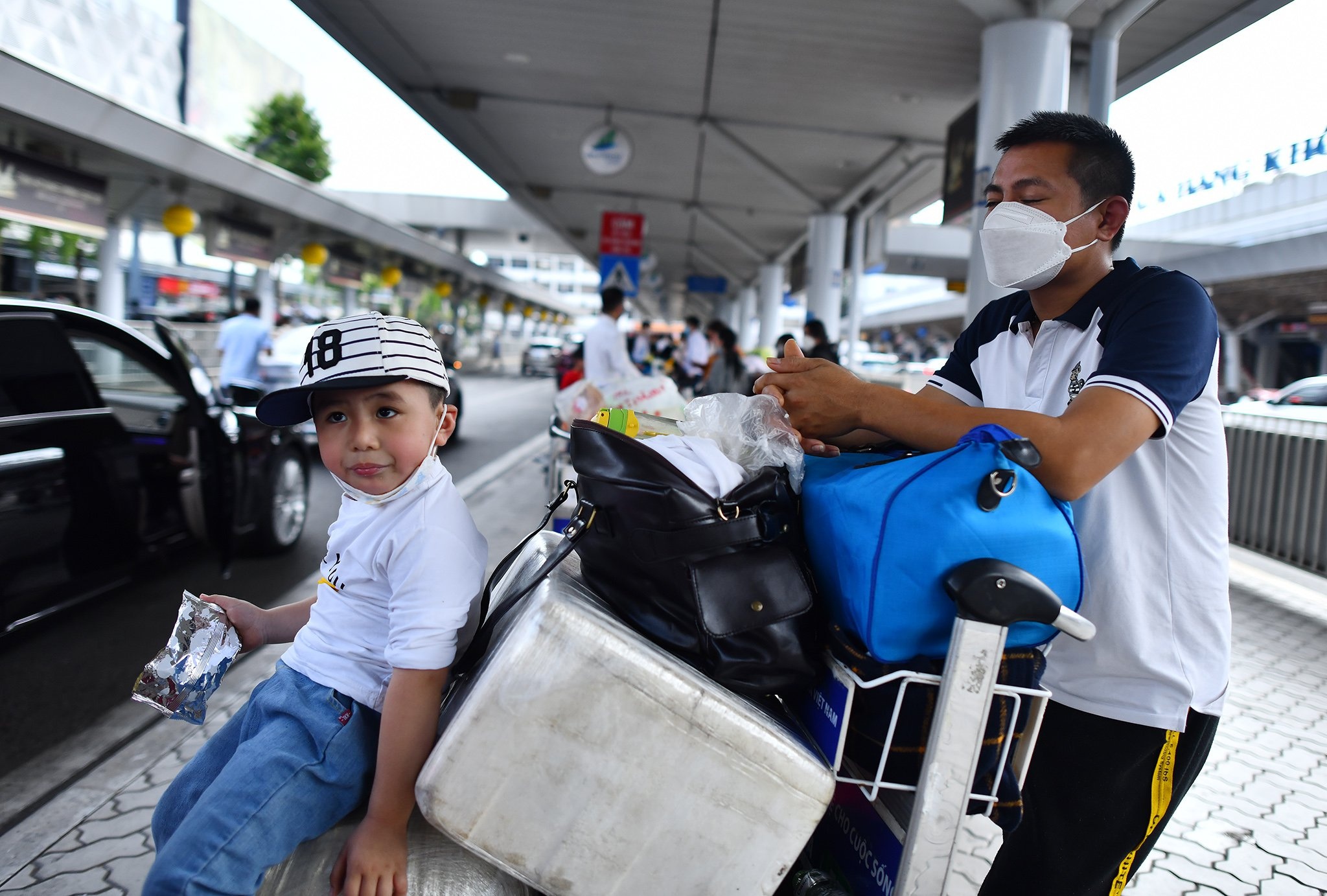 San bay Tan Son Nhat mo them lan don taxi hinh anh