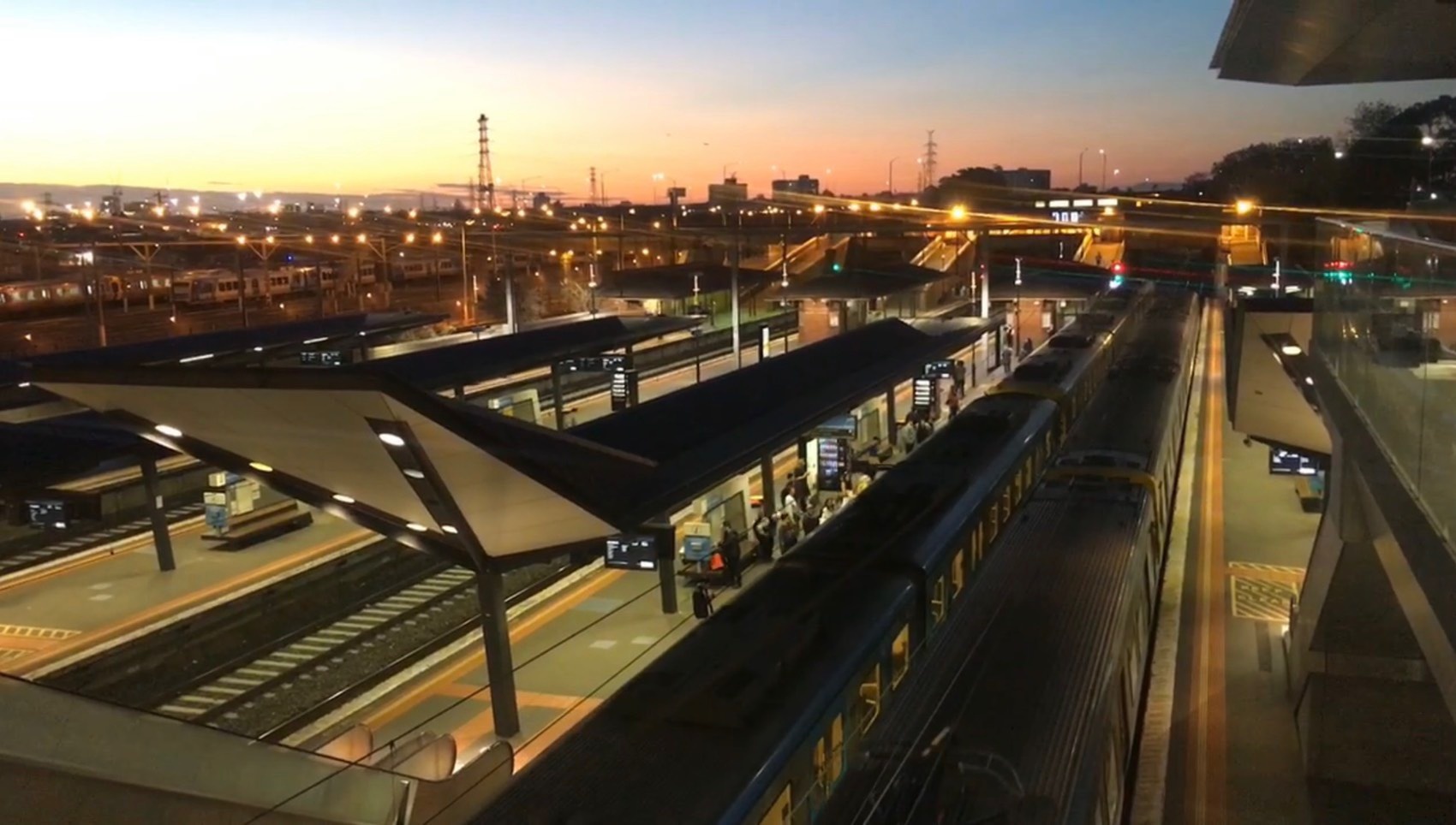 Nguoi dan TP.HCM hao huc cho tuyen metro dau tien lan banh anh 2