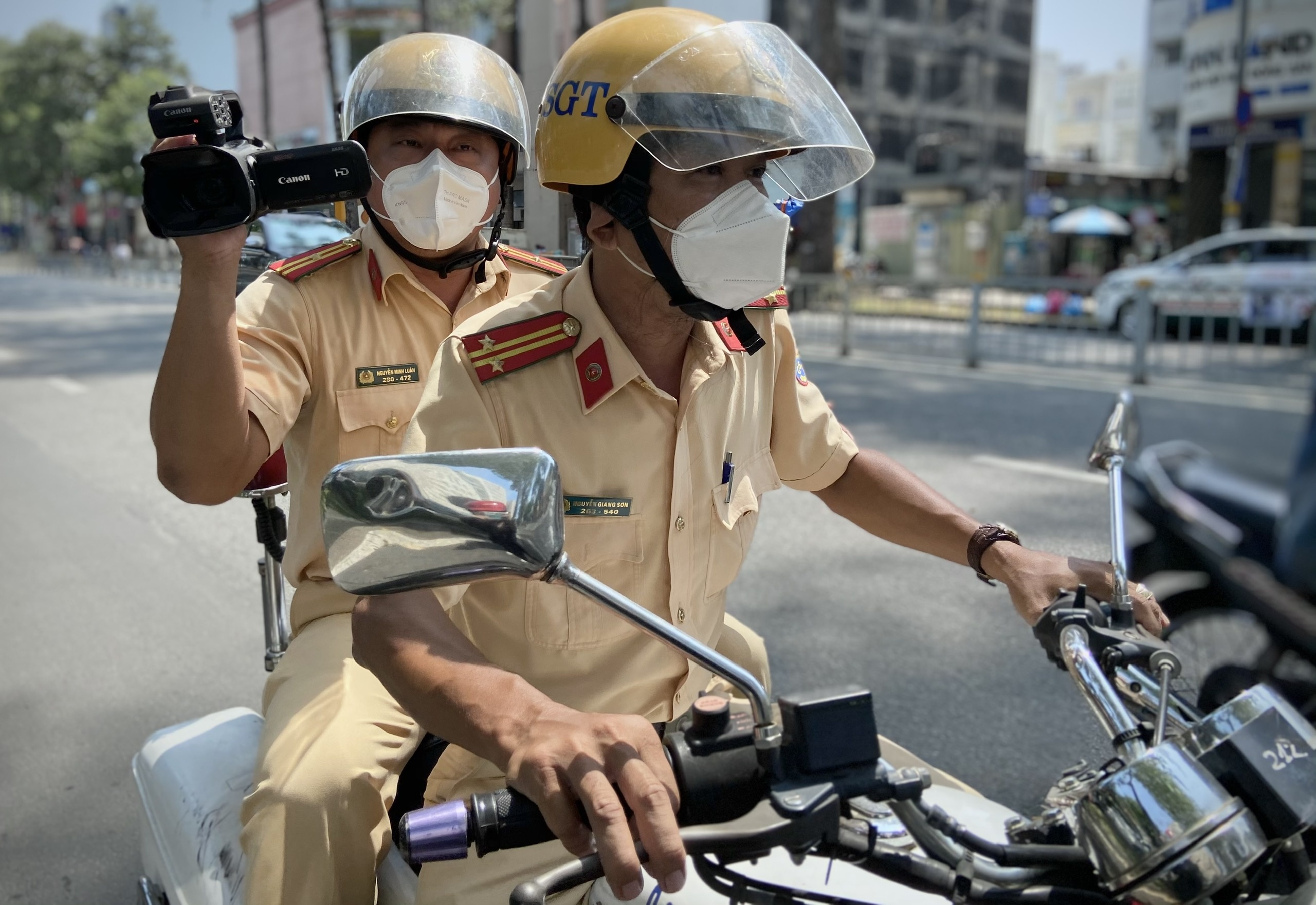 Nguoi dan TP.HCM bat ngo khi nhan giay bao phat nguoi hinh anh