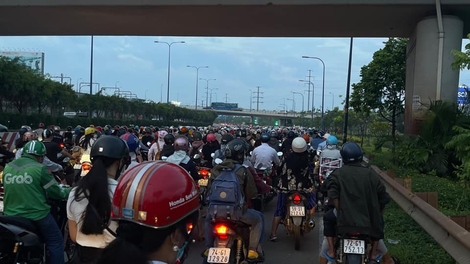 Nga 3 Cat Lai ket cung,  nguoi dan phan nan cho den do 'moi co' anh 1