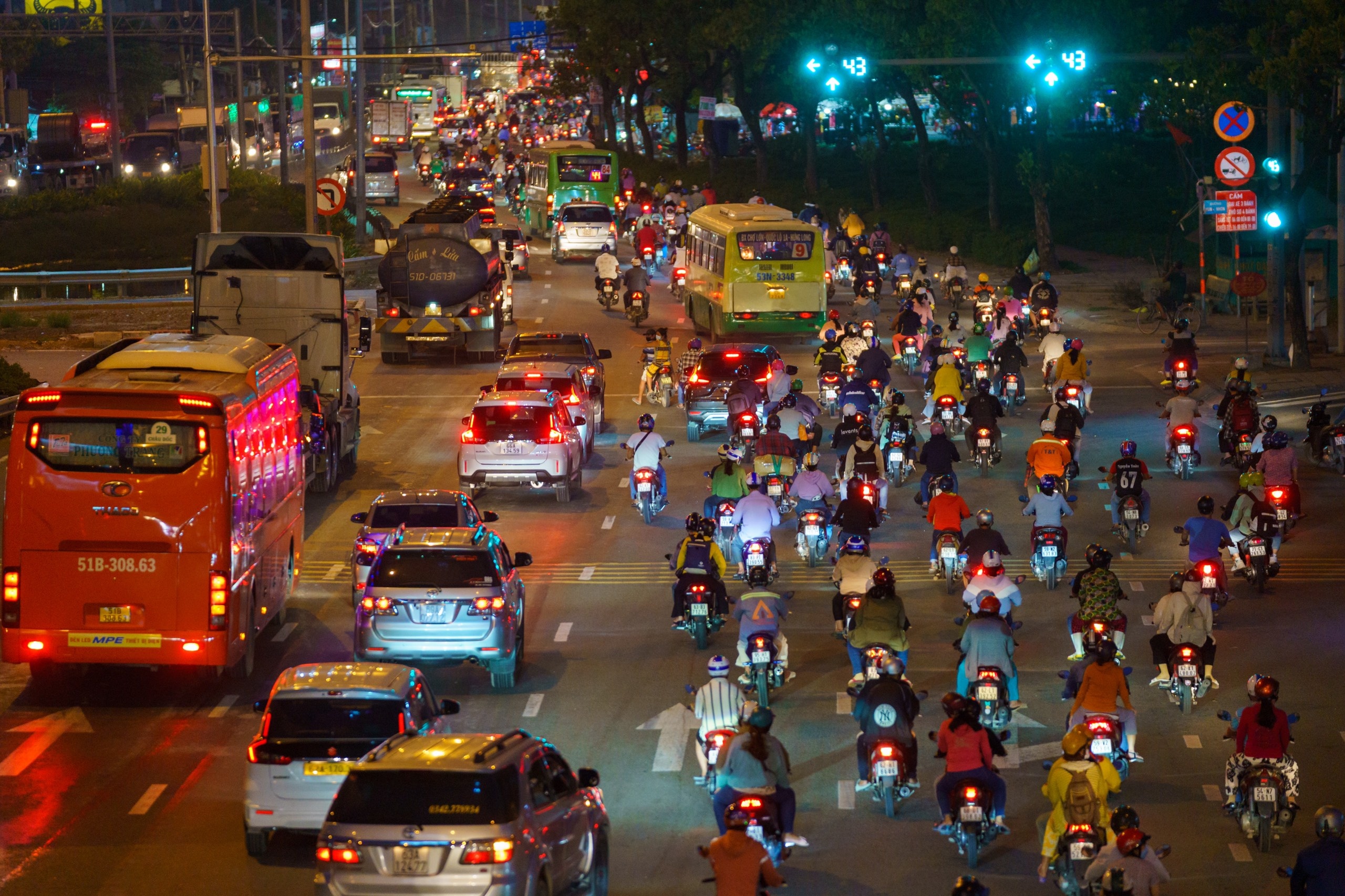 cua ngo TPHCM un u anh 8