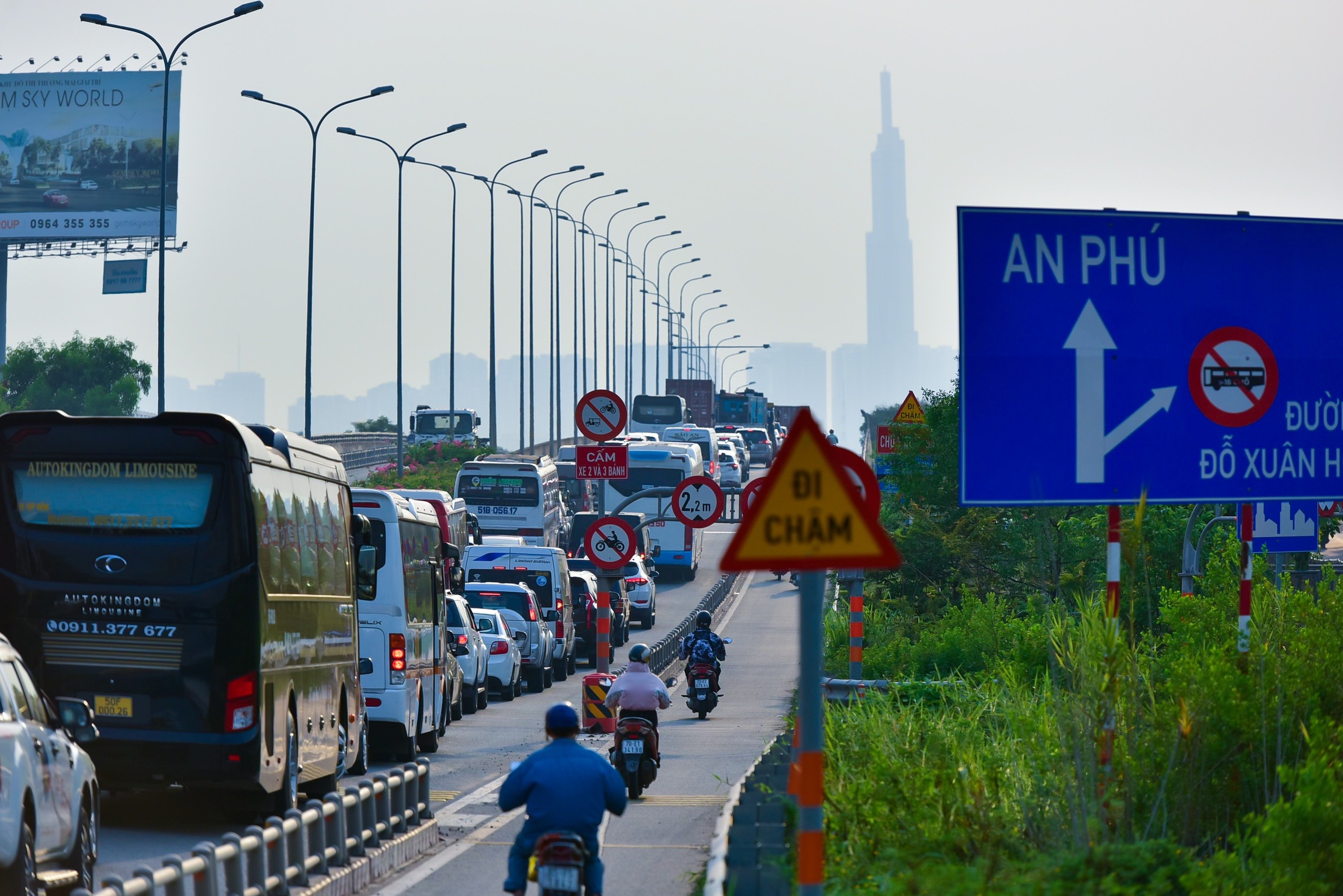 cua ngo TPHCM un u anh 3