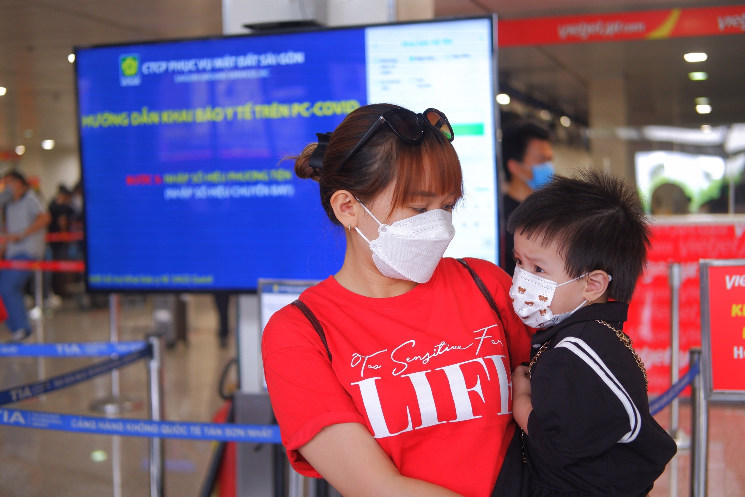 Tan Son Nhat dong khach ngay dau nghi le anh 1