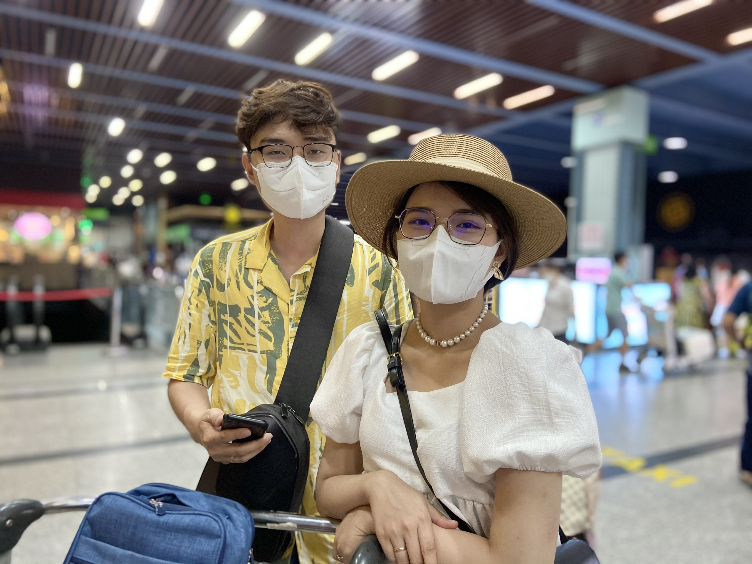 Nhieu nguoi kiet suc khi tro lai TP.HCM giua khuya sau ky nghi le hinh anh