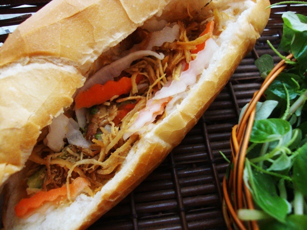 Chu quan banh mi Lien Hoa bi phat 92 trieu dong, dinh chi ban 3 thang hinh anh