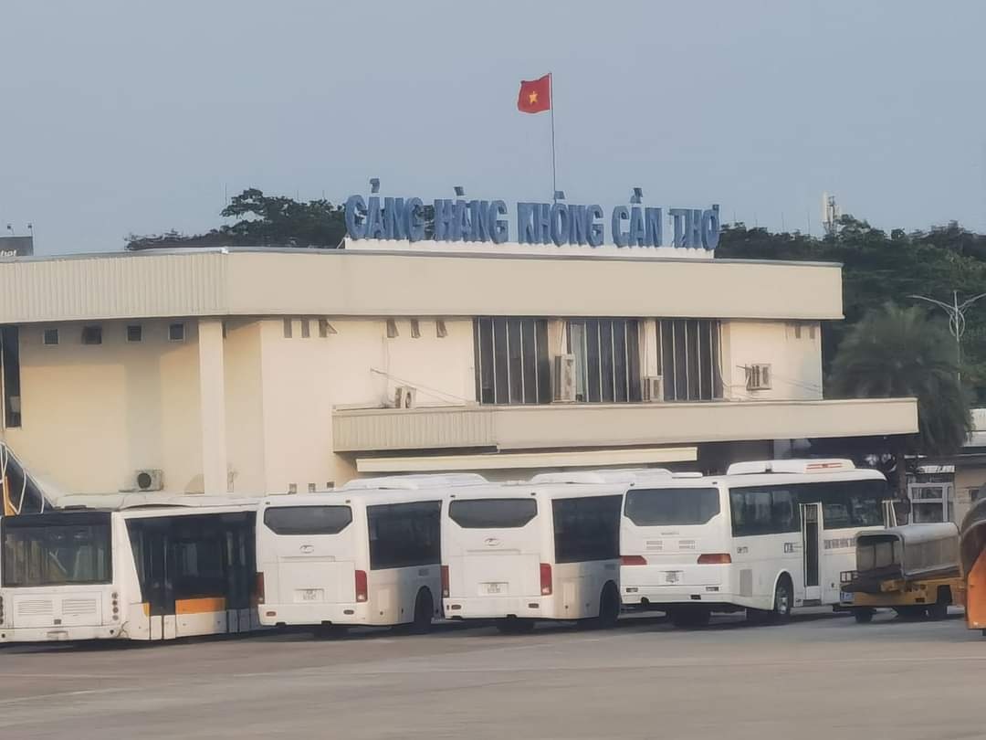 May bay di Tan Son Nhat dap Can Tho anh 1