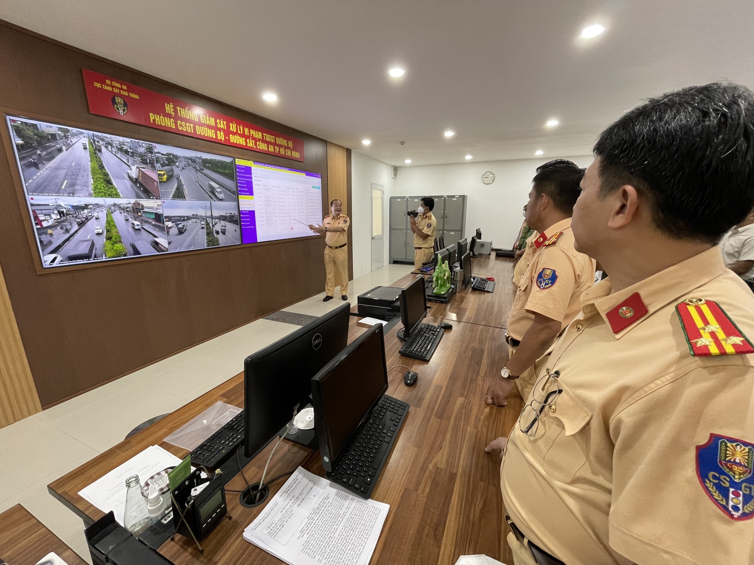 Kich hoat 6 tram camera quan sat ngay dem tren quoc lo 1 anh 1