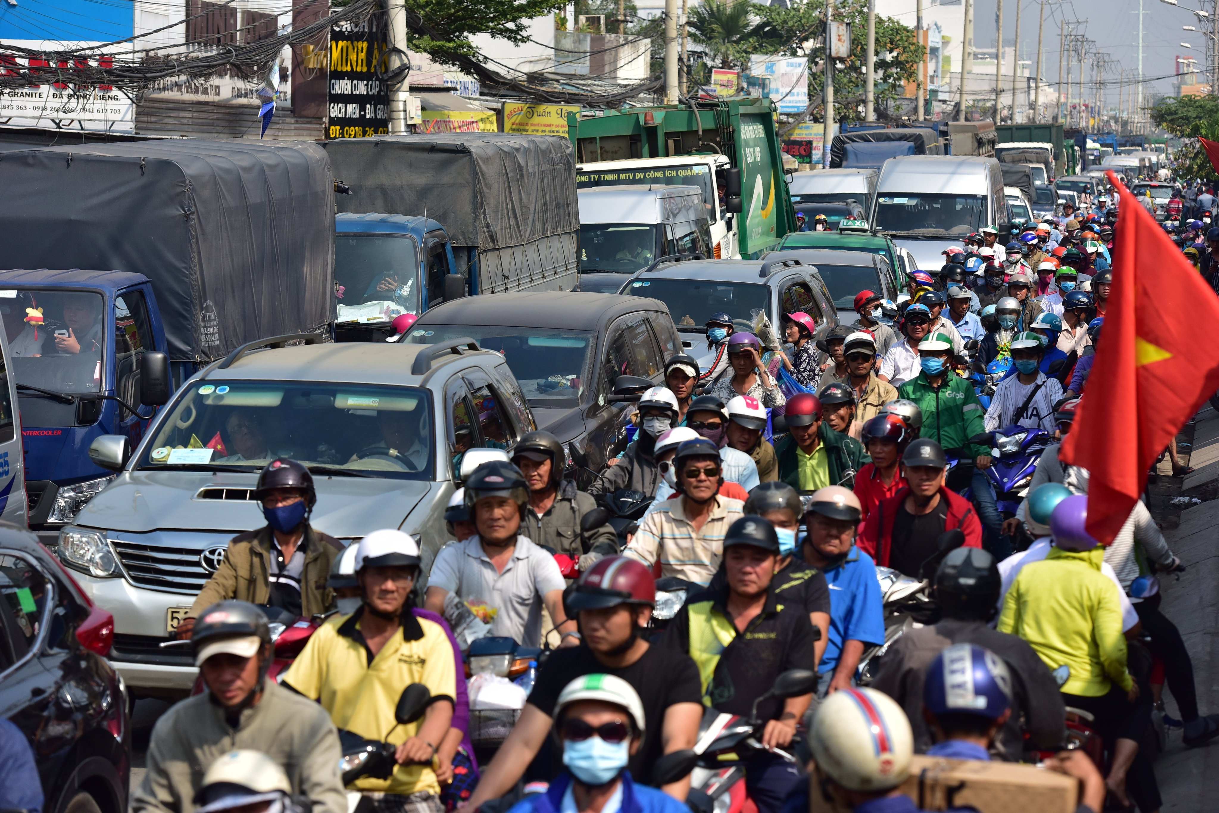 Sap khoi cong 3 du an giao thong cua ngo TP.HCM anh 1