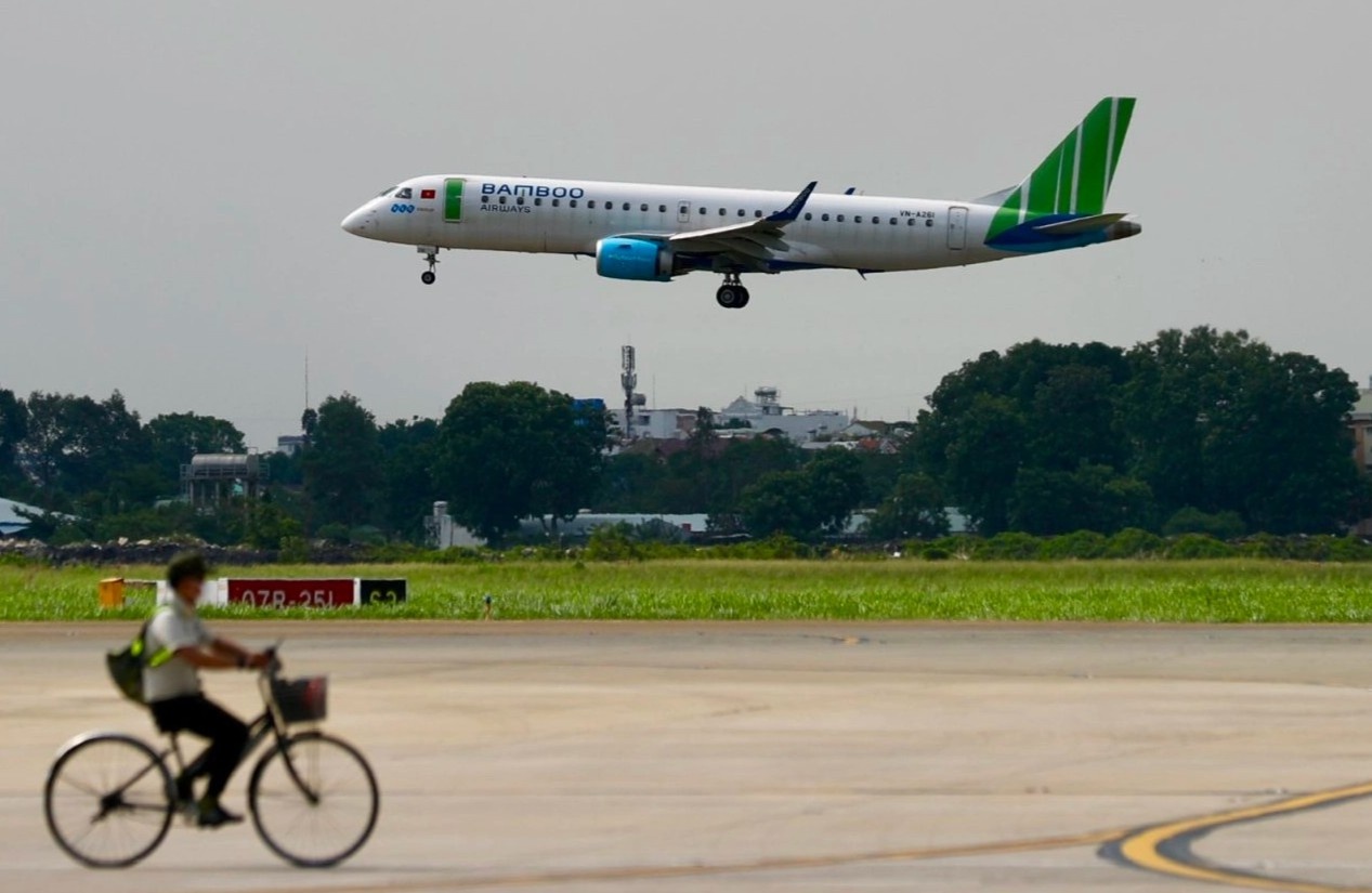 San bay Tan Son Nhat khai thac dong bo tro lai 2 duong bang hinh anh