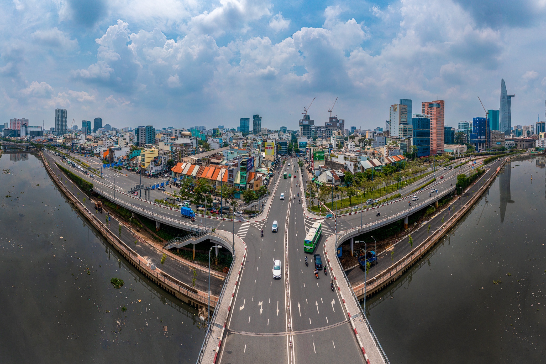 Thong xe duong song hanh Vo Van Kiet noi trung tam TP.HCM hinh anh