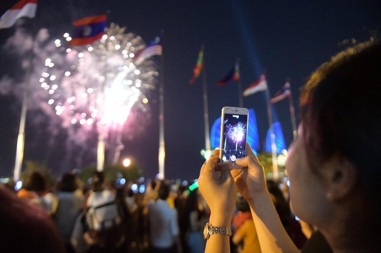 TP.HCM cam xe nhieu tuyen duong dem 30/4 de ban phao hoa hinh anh