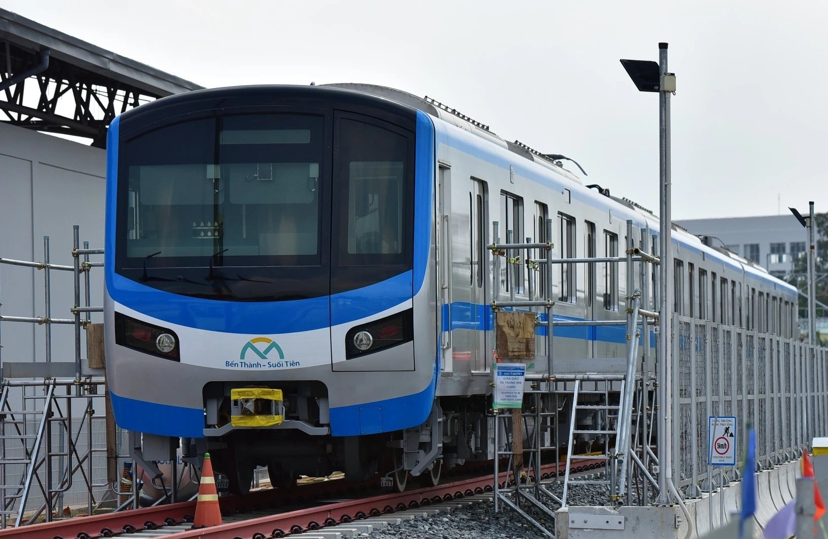 Metro tac dong the nao den do thi TP.HCM? hinh anh