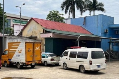 Nam bao ve 64 tuoi tu vong trong phong lam viec hinh anh