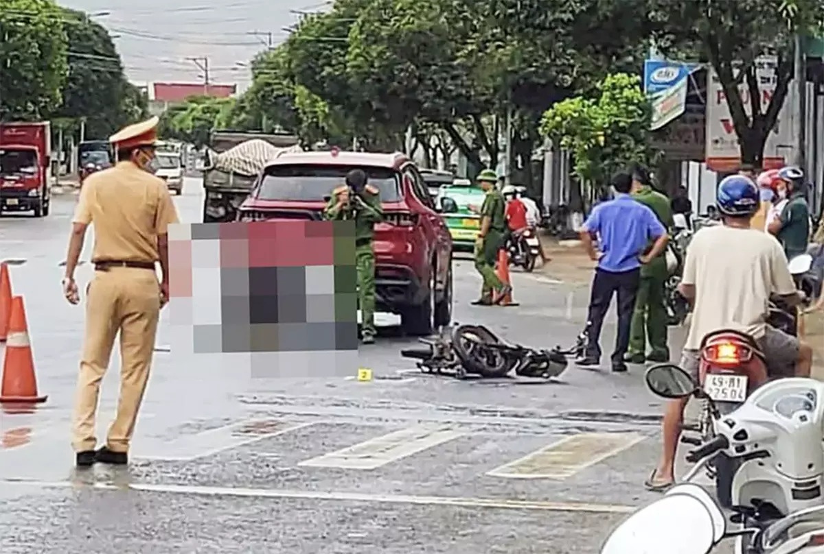 Nu tai xe livestream khi lai xe khien mot nguoi chet chua co bang anh 1