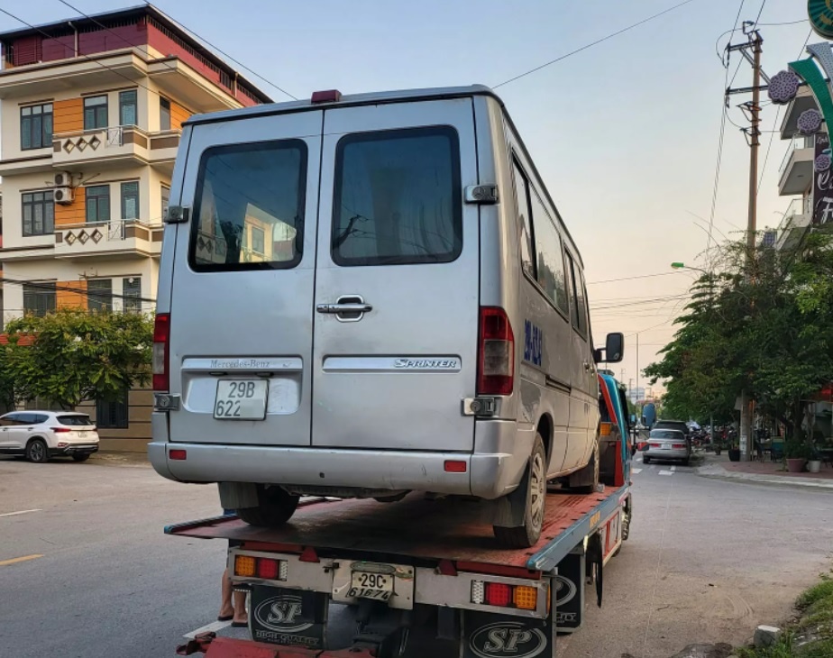 Tim ra oto gay tai nan roi bo tron khoi hien truong hinh anh