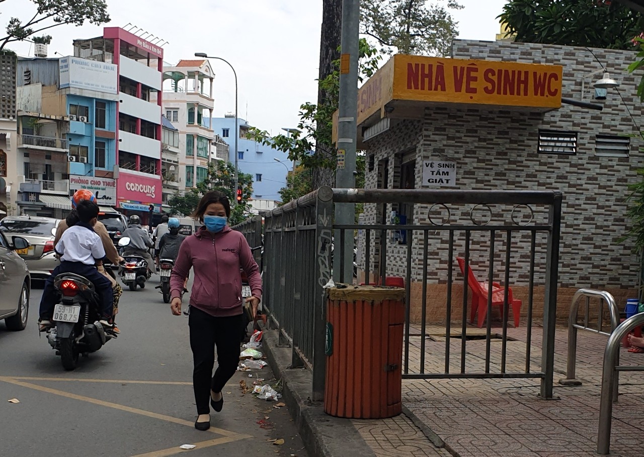 TP.HCM dep rao chan cua bai xe chiem via he quanh benh vien Cho Ray anh 1