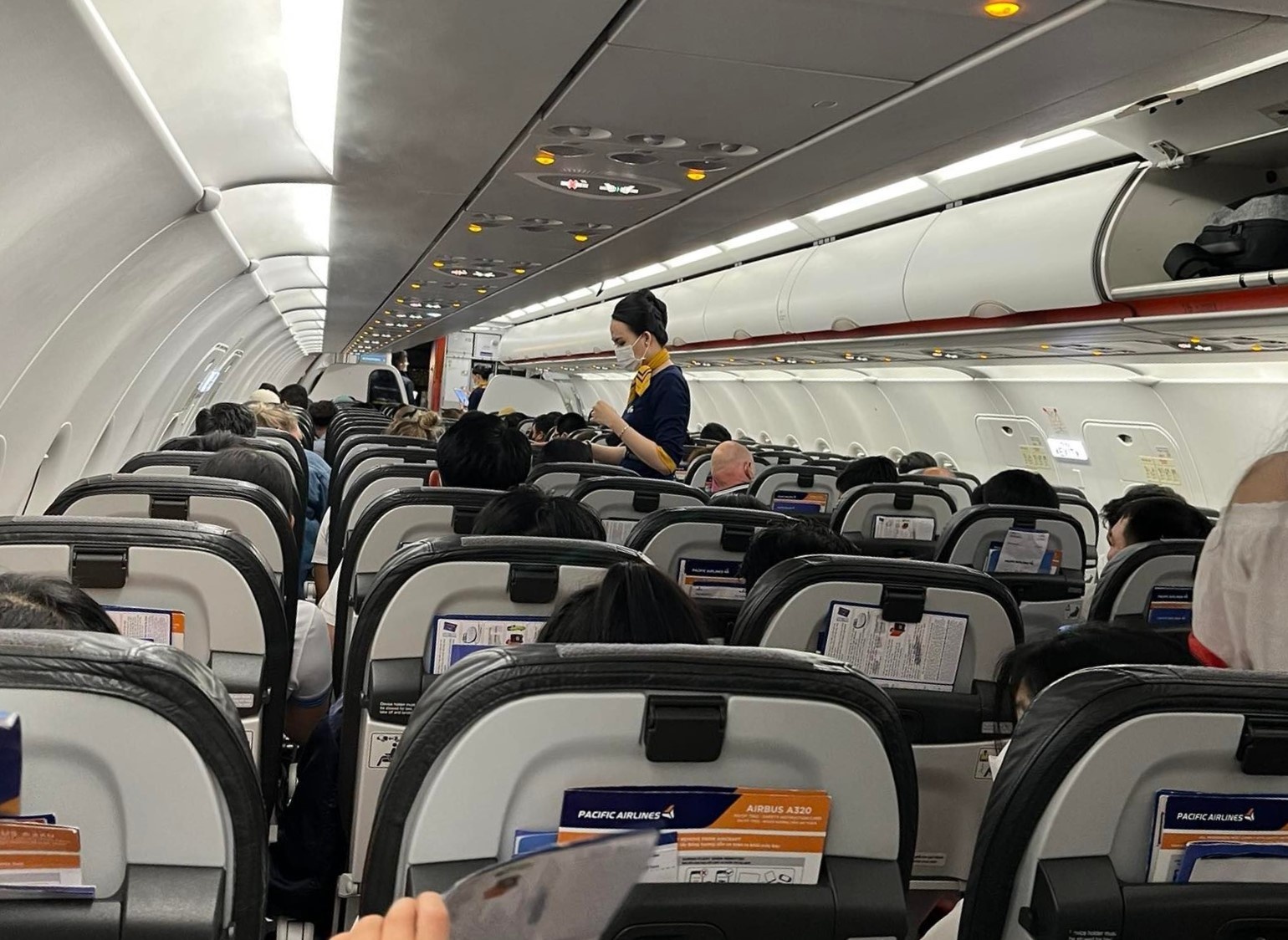 Khach bay Tan Son Nhat dot ngot ha canh xuong Buon Ma Thuot hinh anh