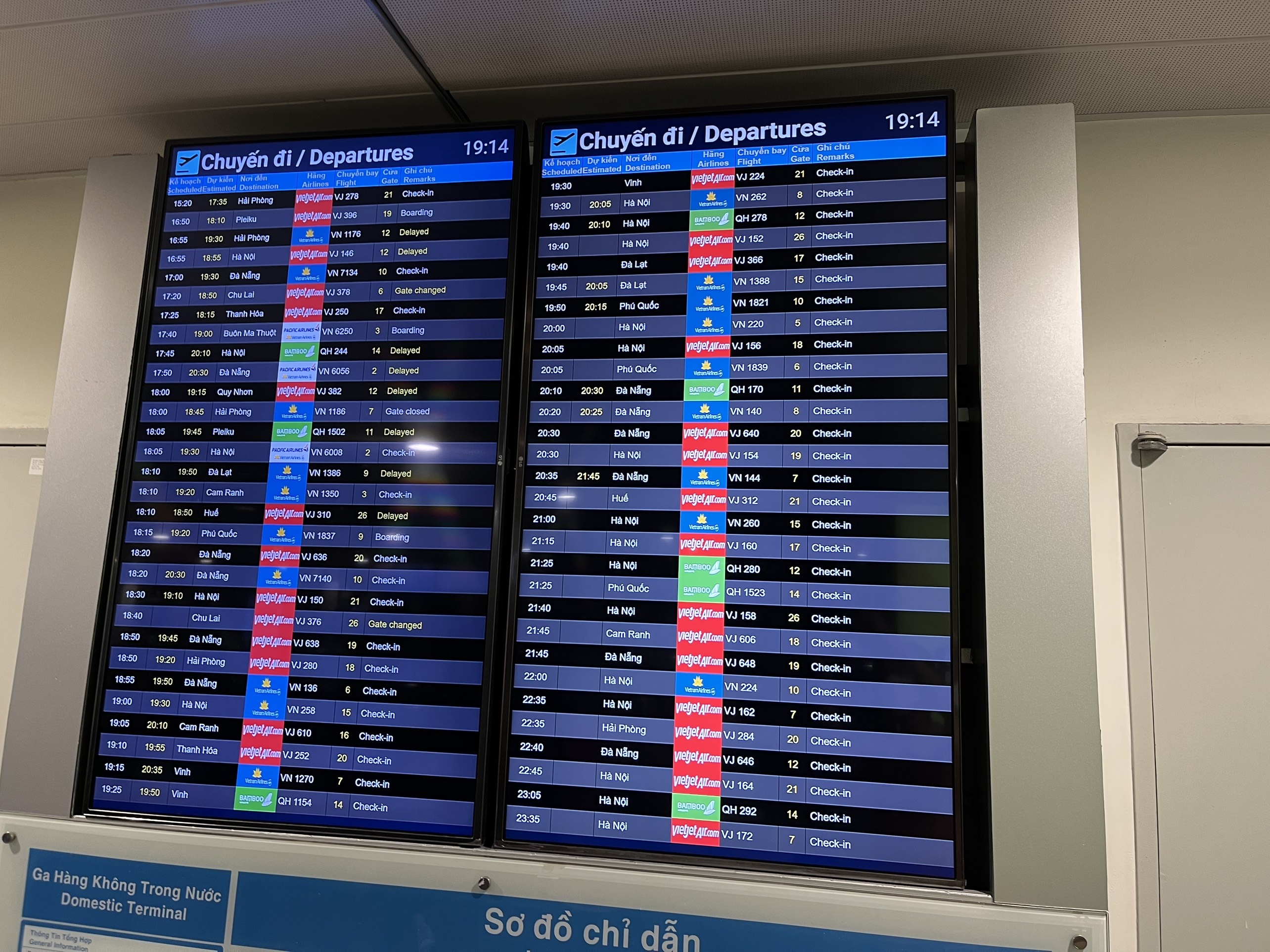 Nhieu chuyen bay khong the ha canh Tan Son Nhat anh 1