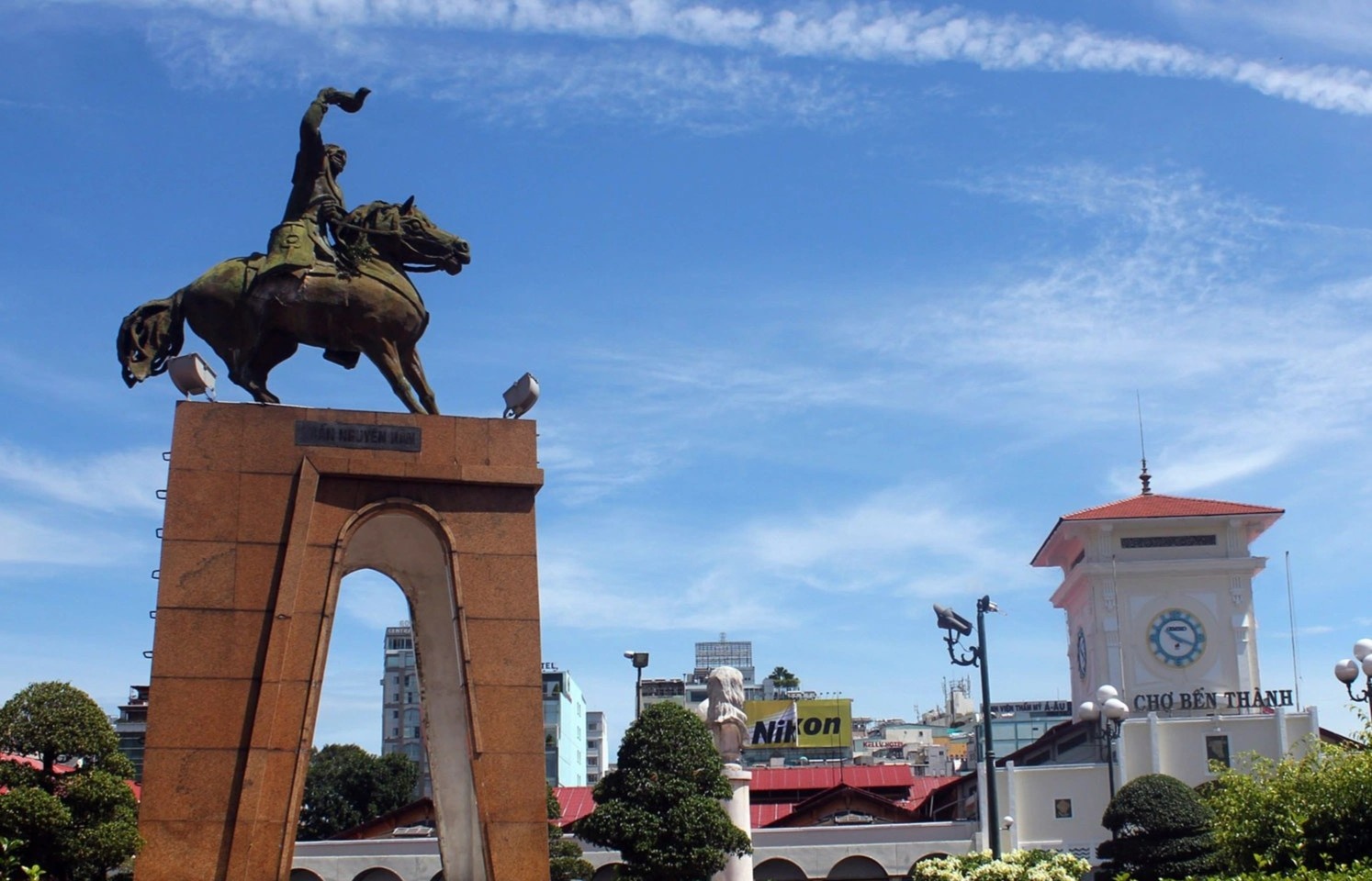 TP.HCM muon dua tuong Tran Nguyen Han dat lai truoc cho Ben Thanh hinh anh
