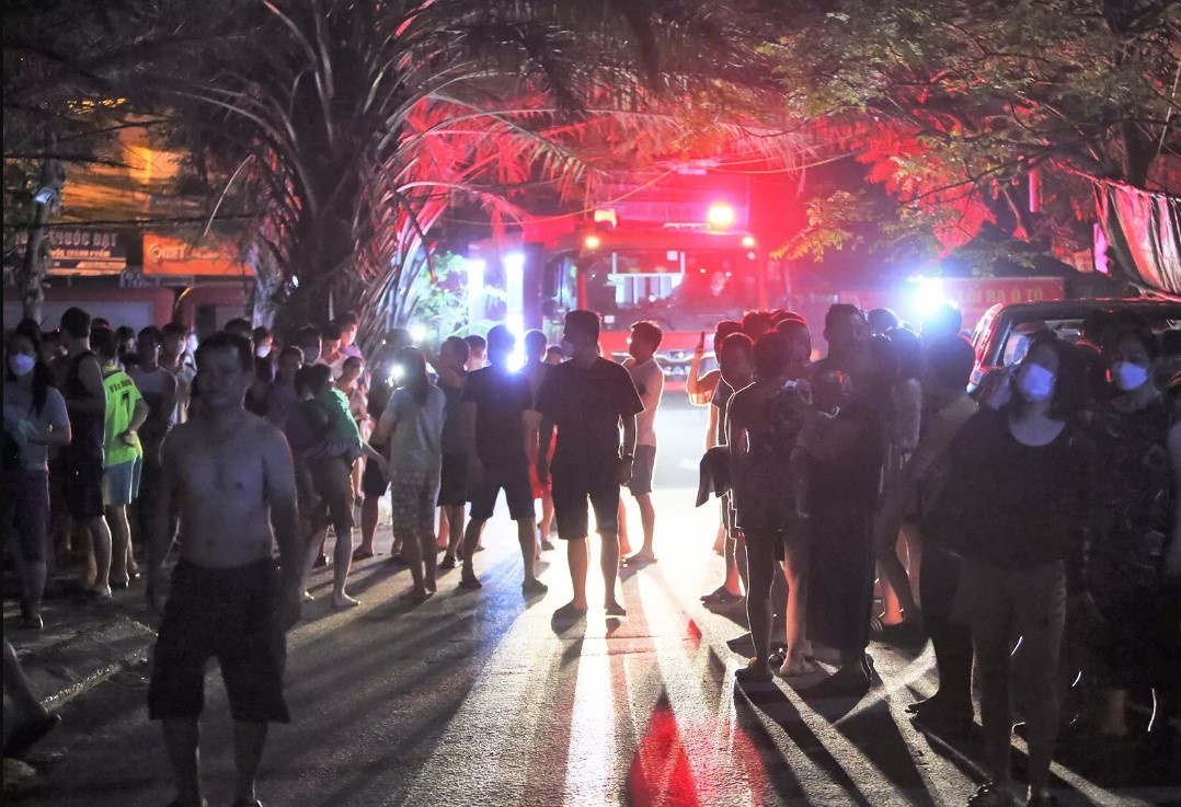 Chay tu dien chung cu o Ha Noi, hang tram nguoi so tan trong dem hinh anh