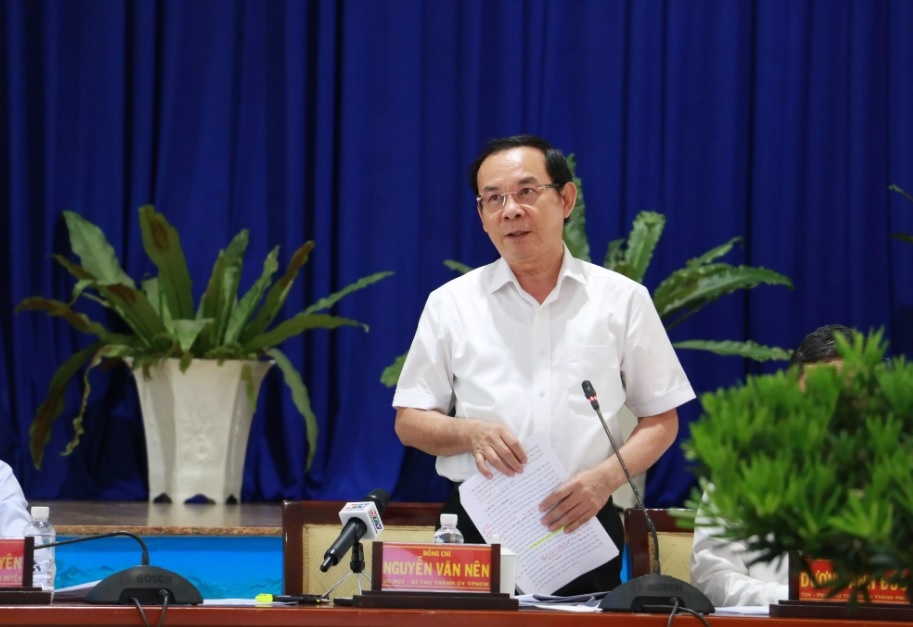 Chua chot Hoc Mon len quan hay thanh pho, khong nen mua ban dat ao ao hinh anh