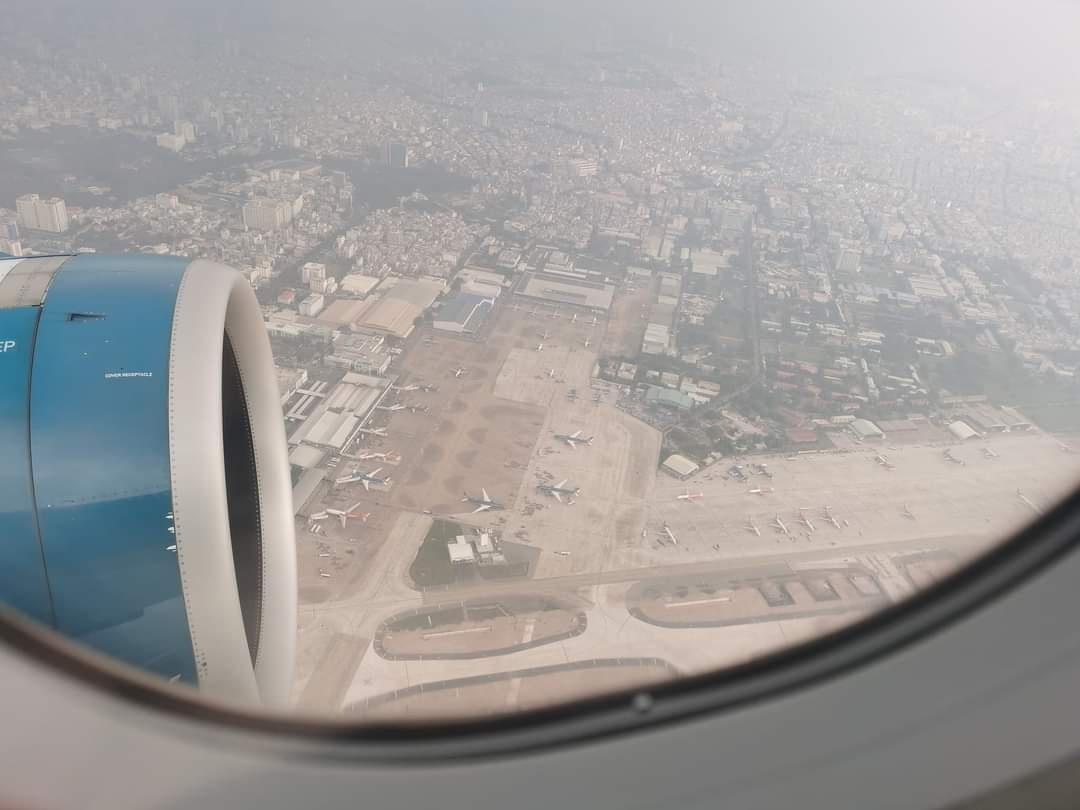 Mua lon khien phi co bay vong, khong the ha canh Tan Son Nhat hinh anh