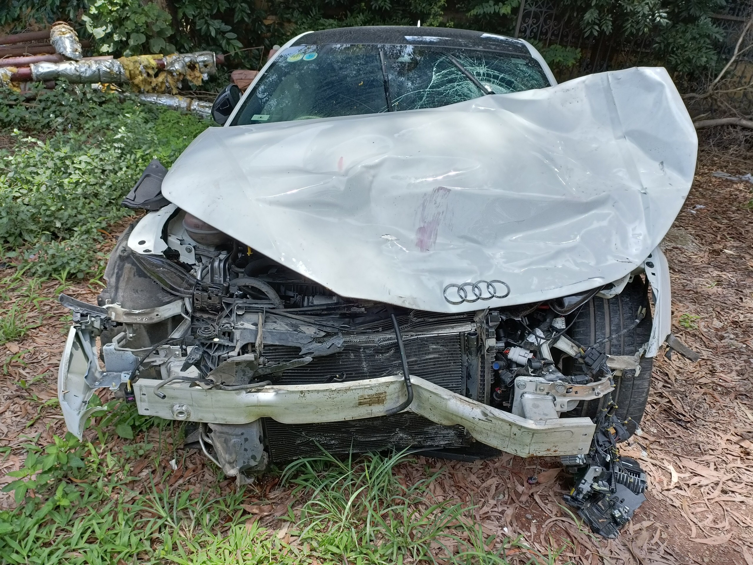 Chiec Audi nat dau sau vu tong chet 3 nguoi o Bac Giang hinh anh