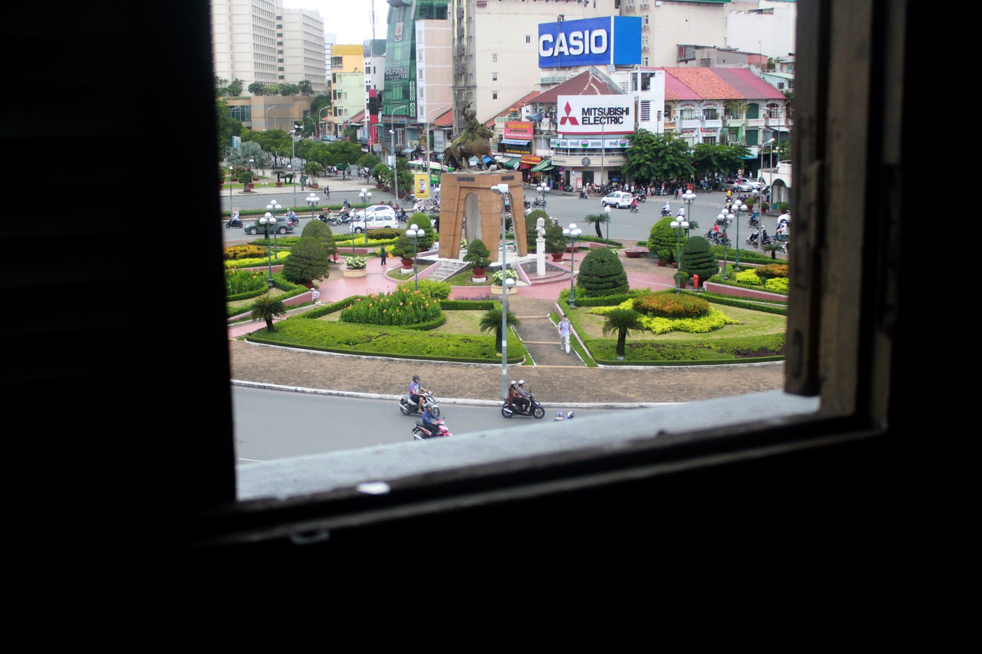 Thao rao chan toan bo mat bang con lai o khu trung tam TP.HCM anh 1