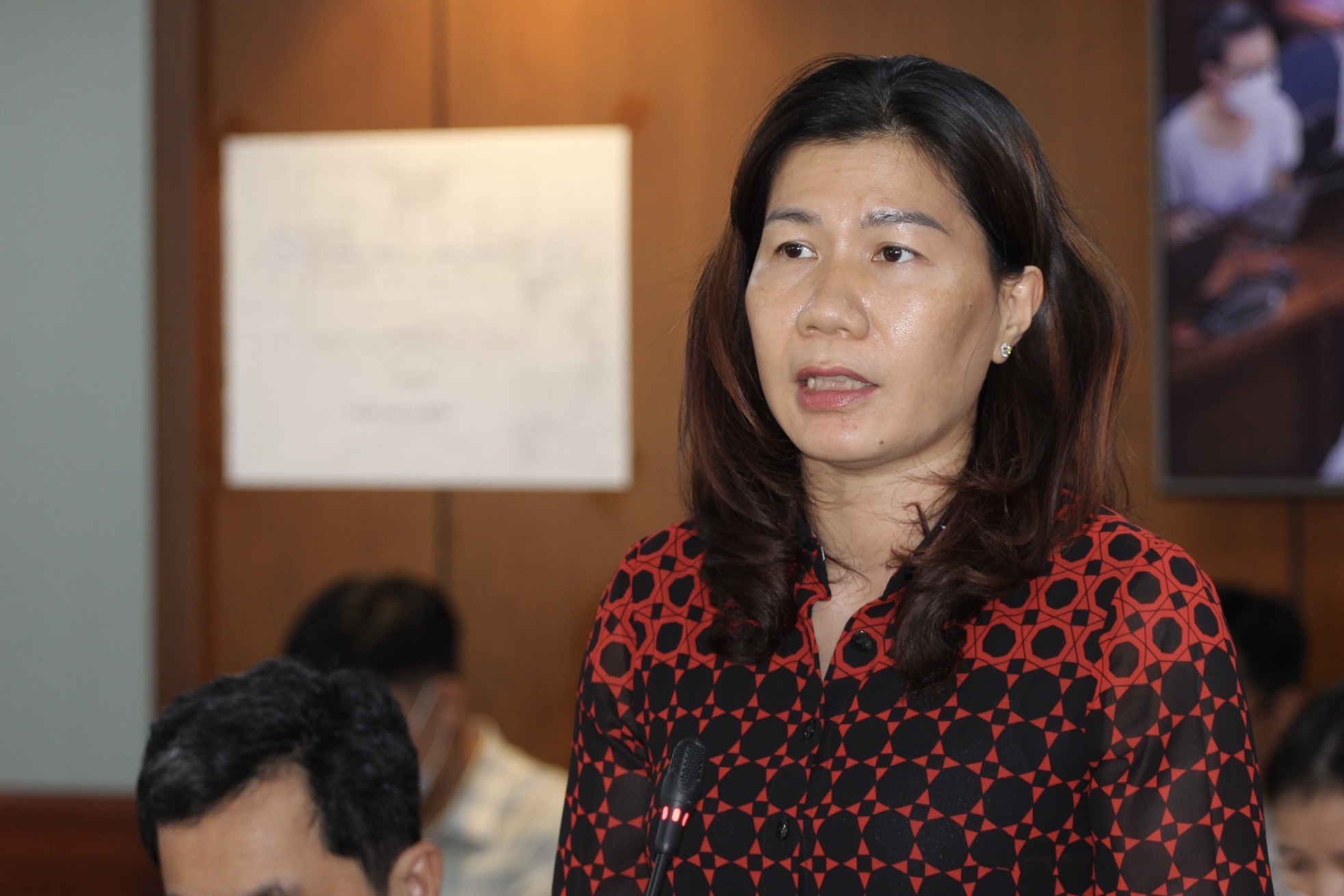 4 bao ve tuc truc ngay dem,  tau metro van bi boi ban anh 1