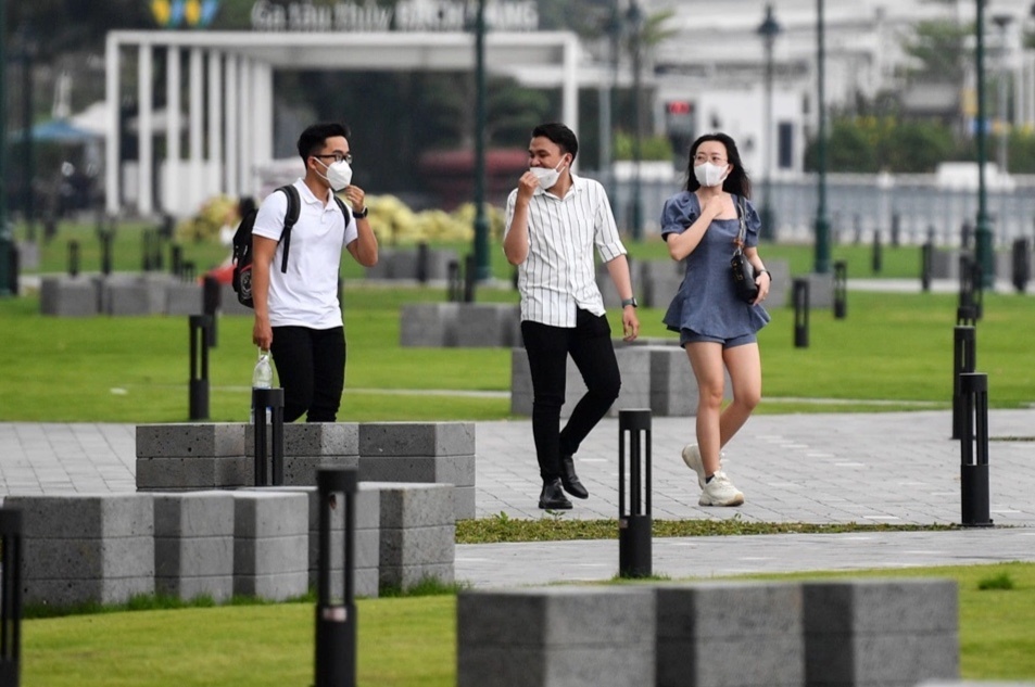 Kien nghi them bai giu xe may cho khach toi cong vien Ben Bach Dang hinh anh