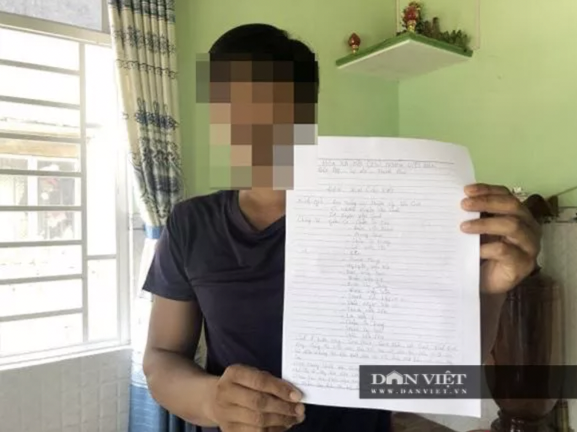 Can bo van phong dat dai xin nghi viec vi so o tu anh 4