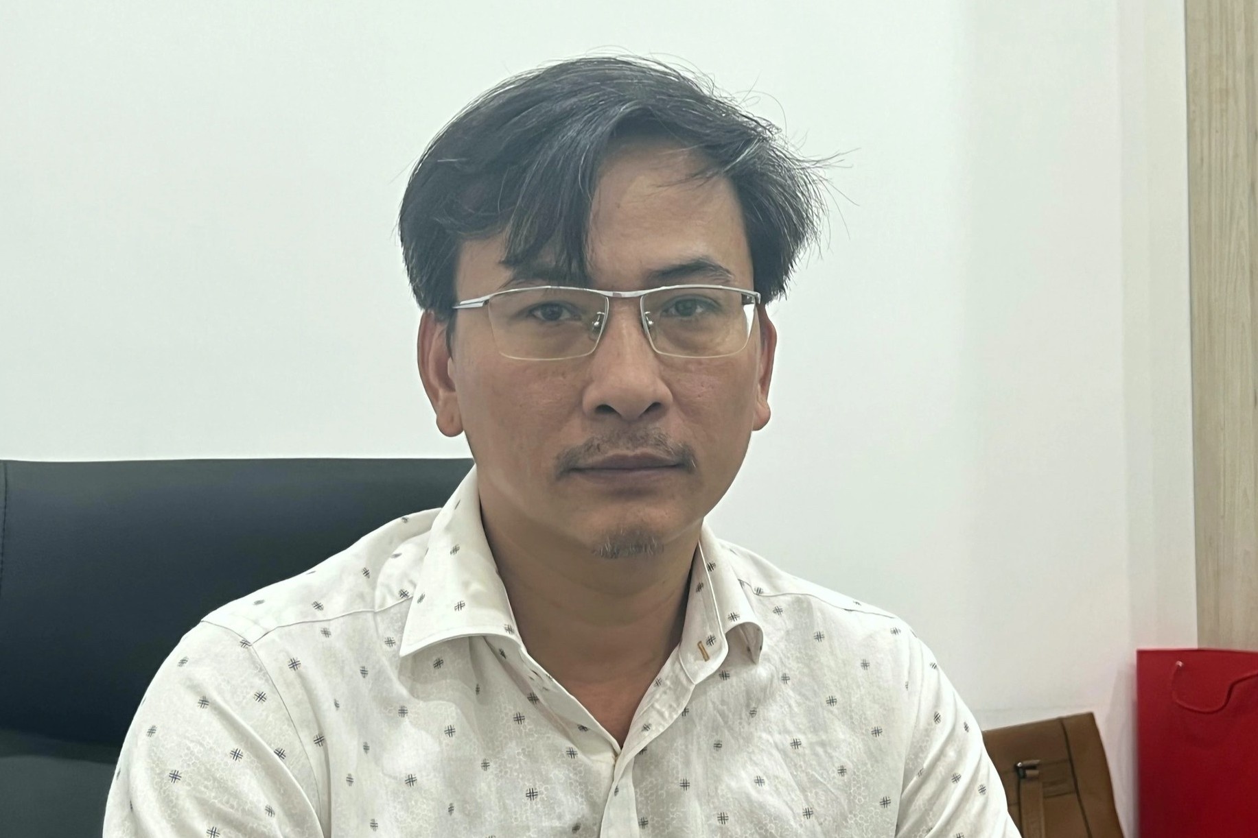 GD Van phong dat dai Binh Dinh: 'Co nguoi xin nghi viec vi so o tu' hinh anh