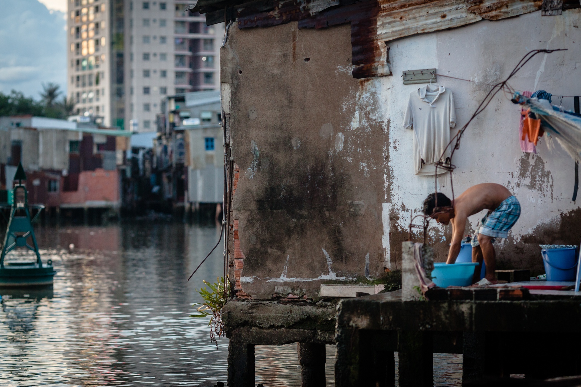 TP.HCM khong the de nha lup xup, ven kenh hinh anh