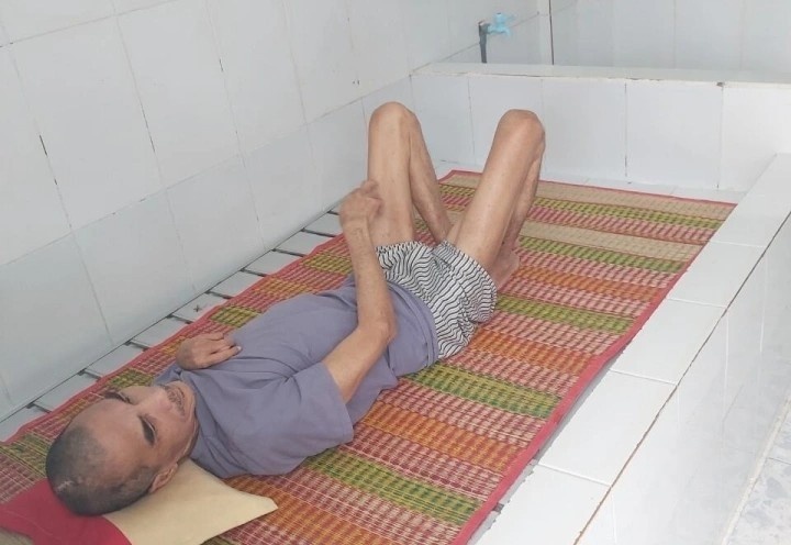 Su that buc anh cu ba 'ngu giuong gan bon cau' o Vinh Long anh 2