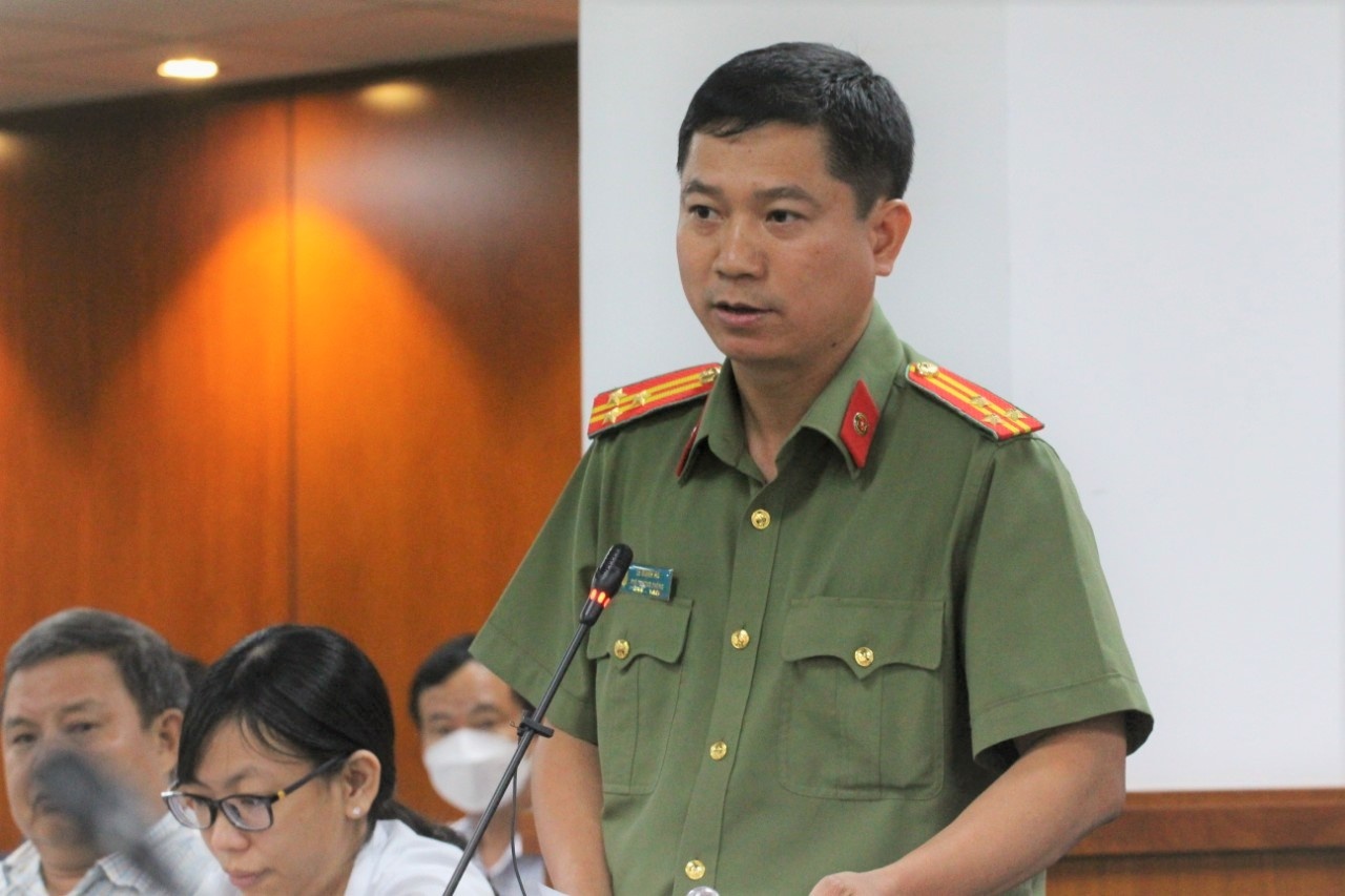 Cong an TP.HCM chi dao bo sung 12 diem cap CCCD hinh anh