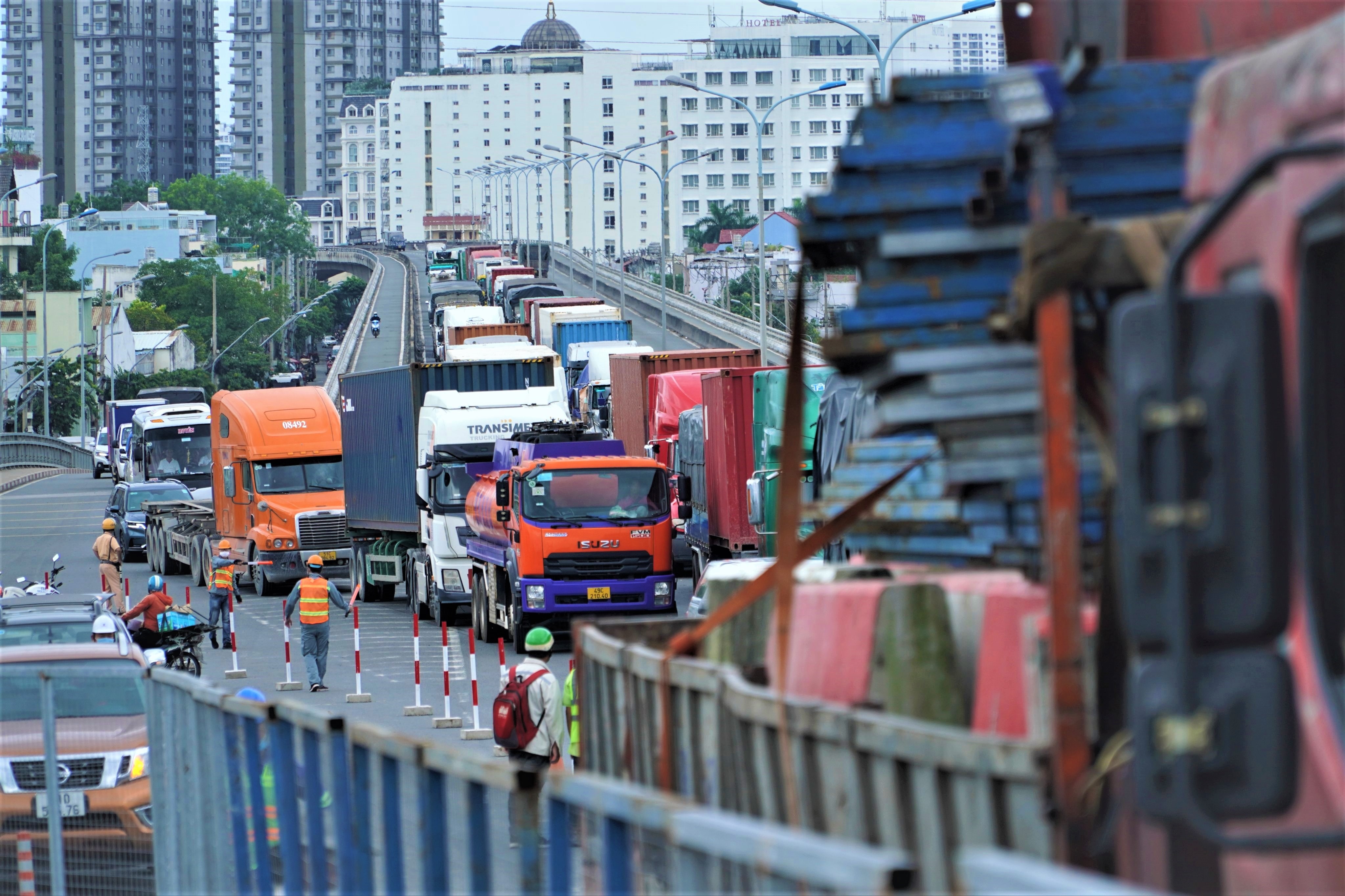 Cau Phu My ket dai ngay dau sua chua khe co gian anh 2