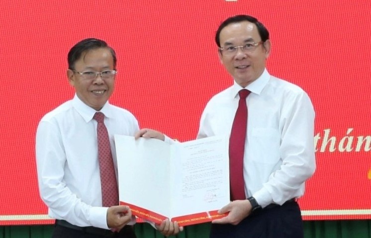 Ong Nguyen Huu Hiep giu chuc Bi thu TP Thu Duc hinh anh