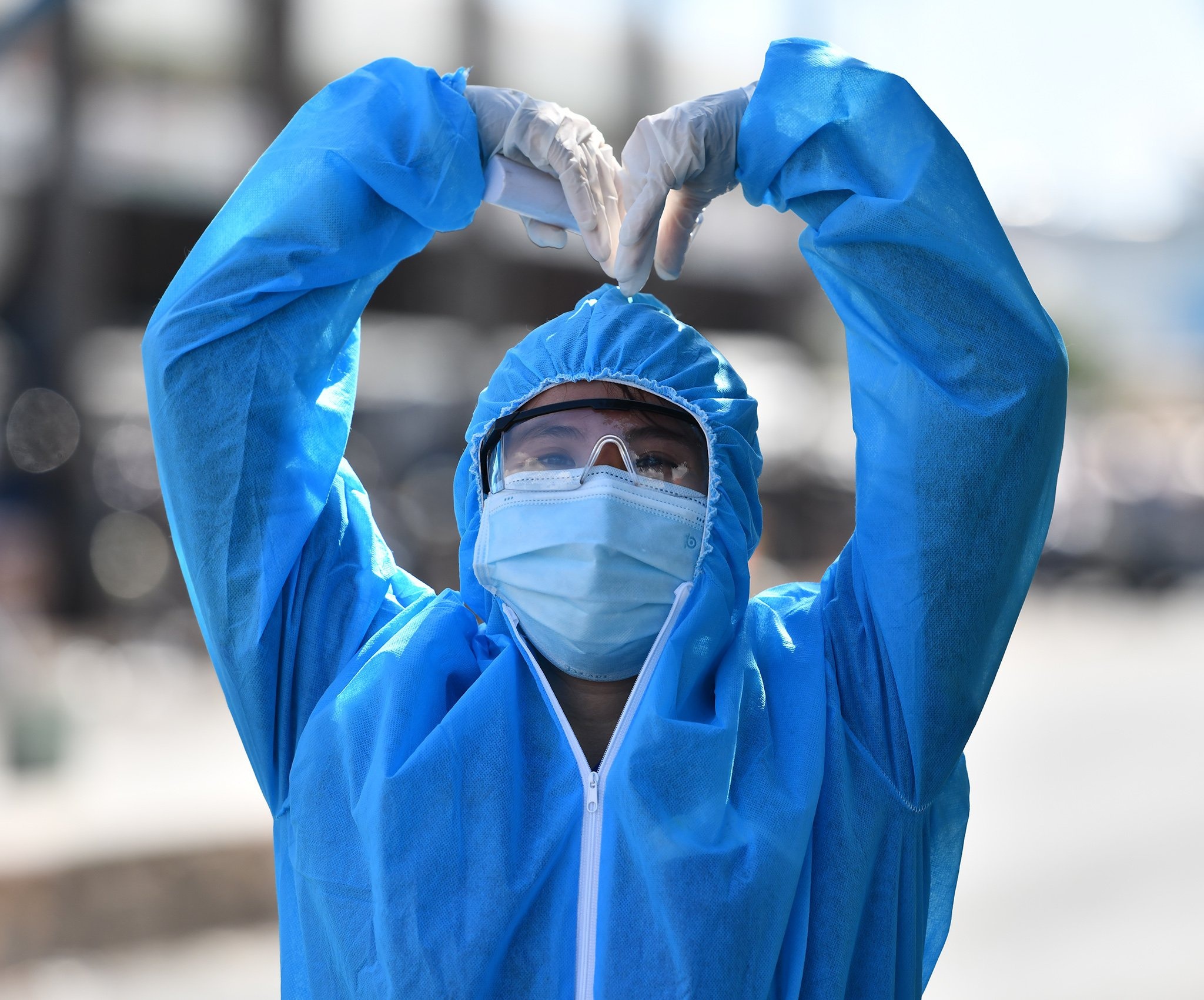 Gan 29.000 nhan vien y te ho tro TP.HCM chong dich da nhan tien thuong hinh anh