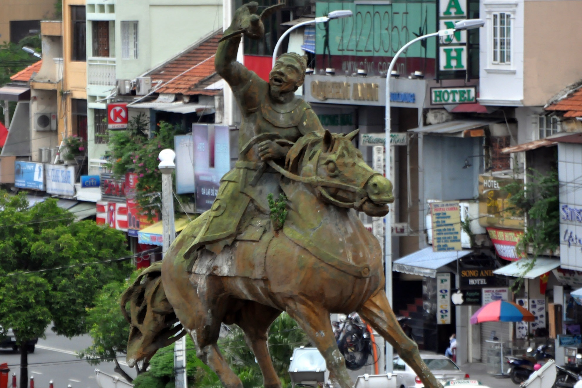3 phuong an thiet ke canh quan truoc cho Ben Thanh,  giao lo Nguyen Hue anh 2