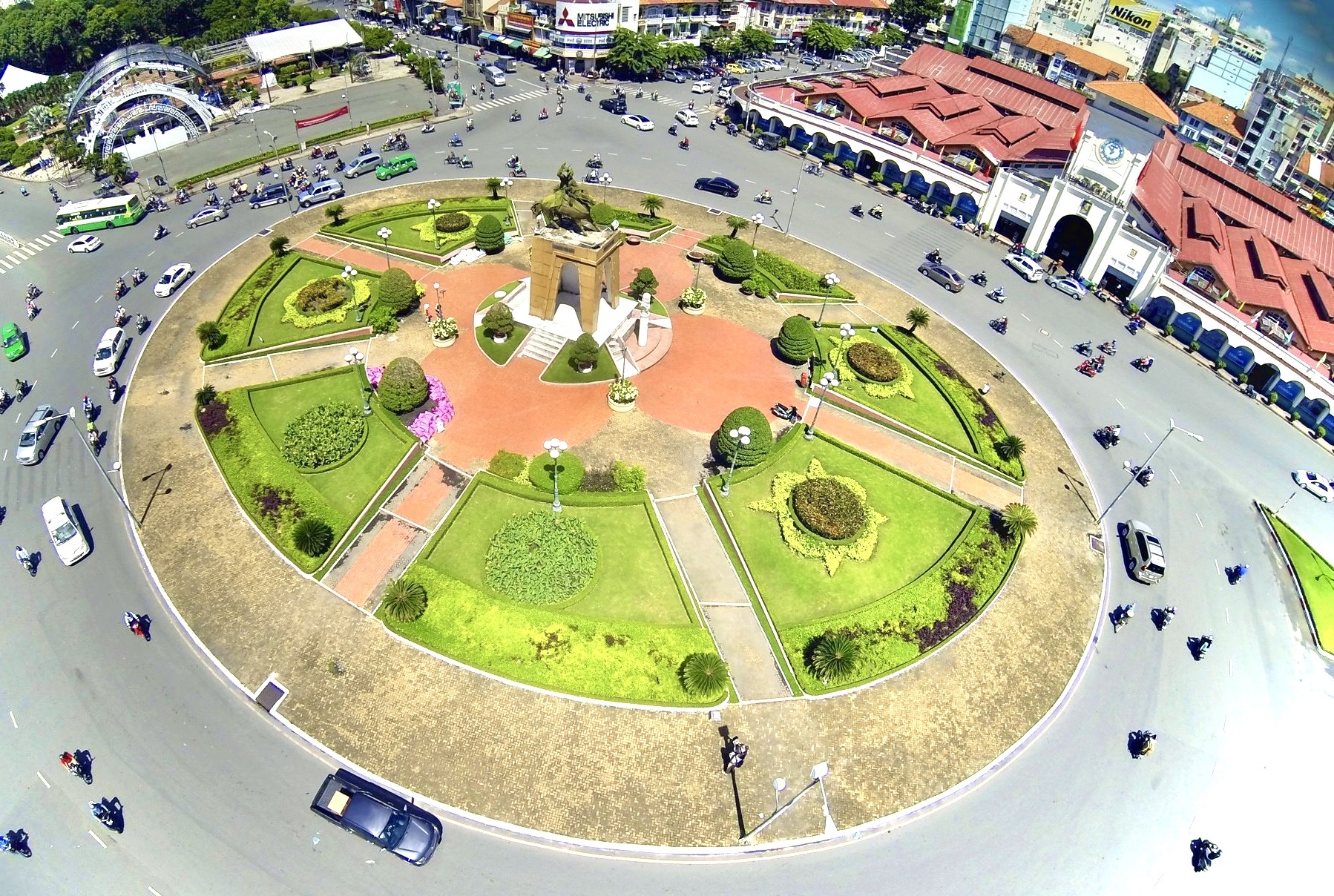 3 phuong an thiet ke canh quan truoc cho Ben Thanh, giao lo Nguyen Hue hinh anh