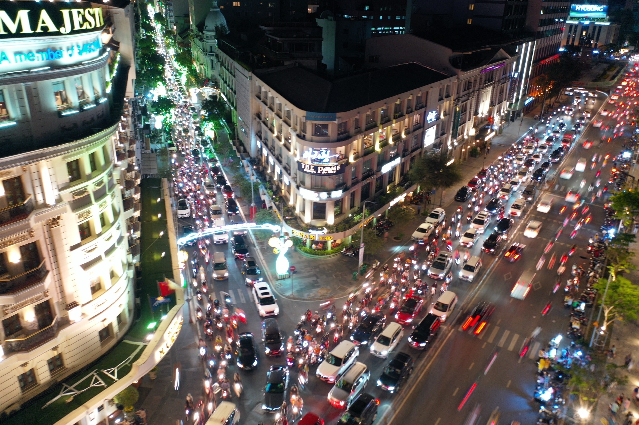 Mo rong pho di bo o 22 tuyen duong trung tam TP.HCM hinh anh