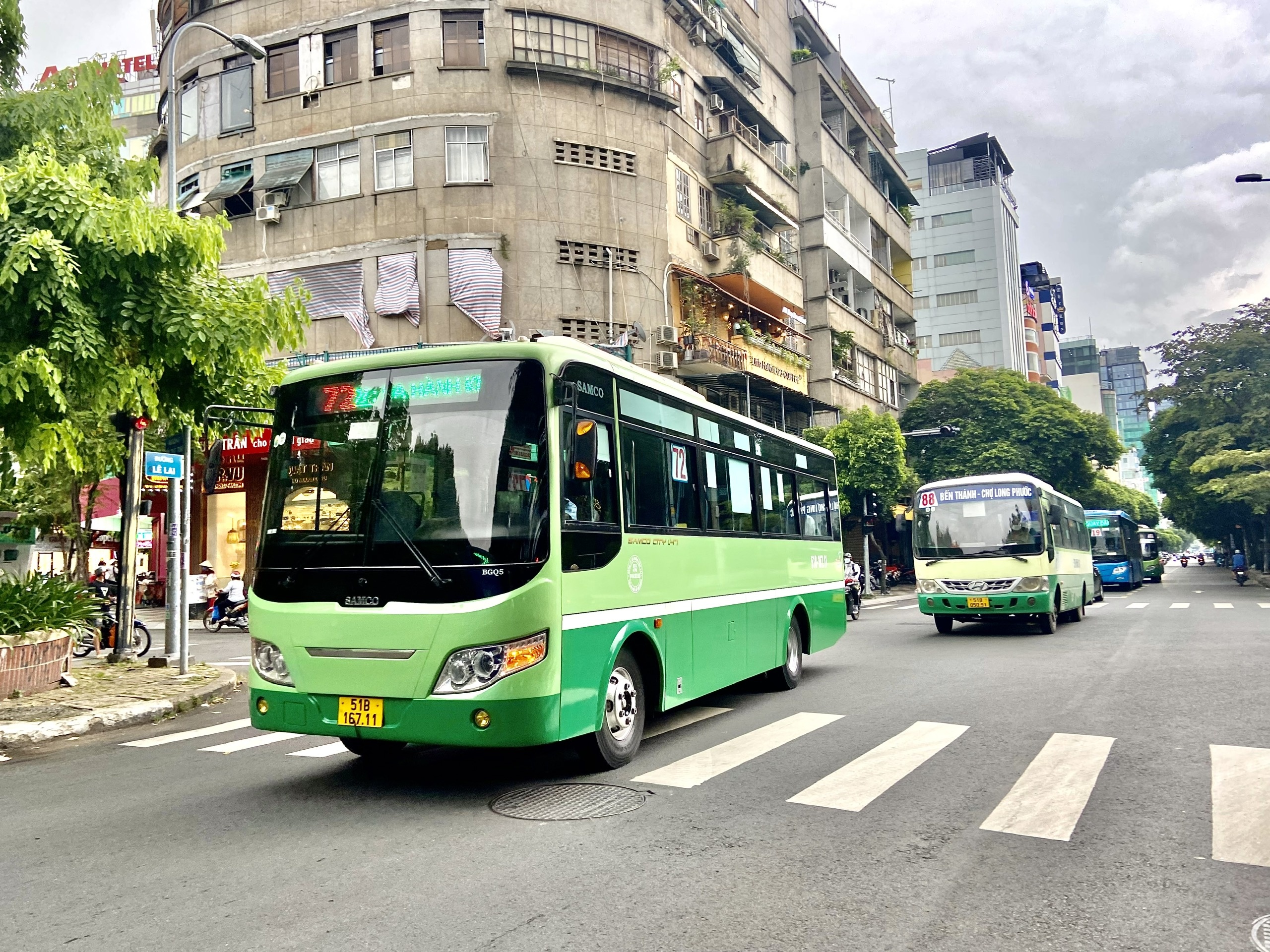 De xuat lam lan xe buyt dau tien tu Ham Nghi den Tan Son Nhat anh 1