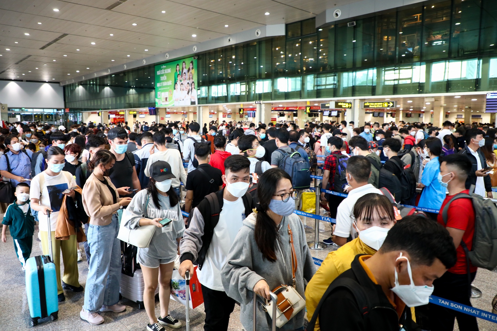 Vi sao phai dung thu tien check-in anh 1