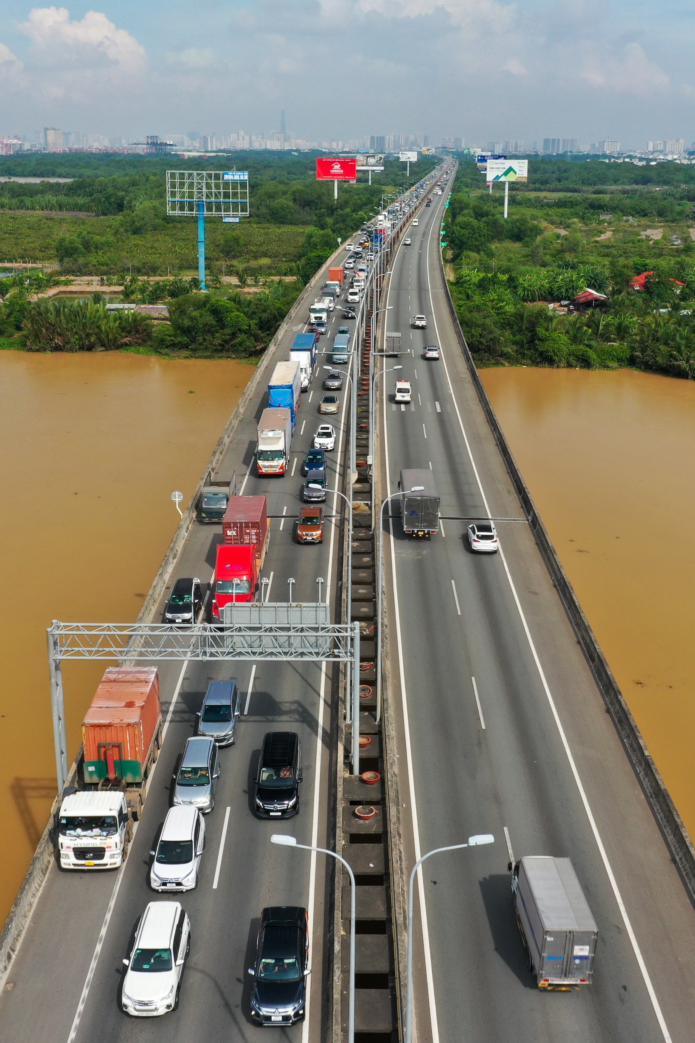 Un u cao toc TP.HCM - Long Thanh ngay dau thu phi khong dung anh 1